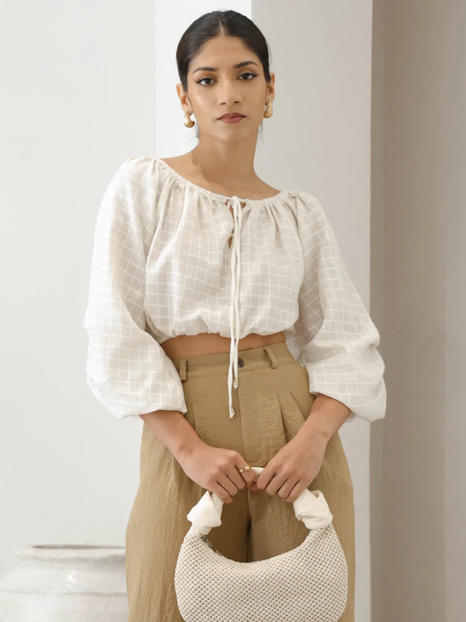 Balloon Sleeved Front Tie Up Top