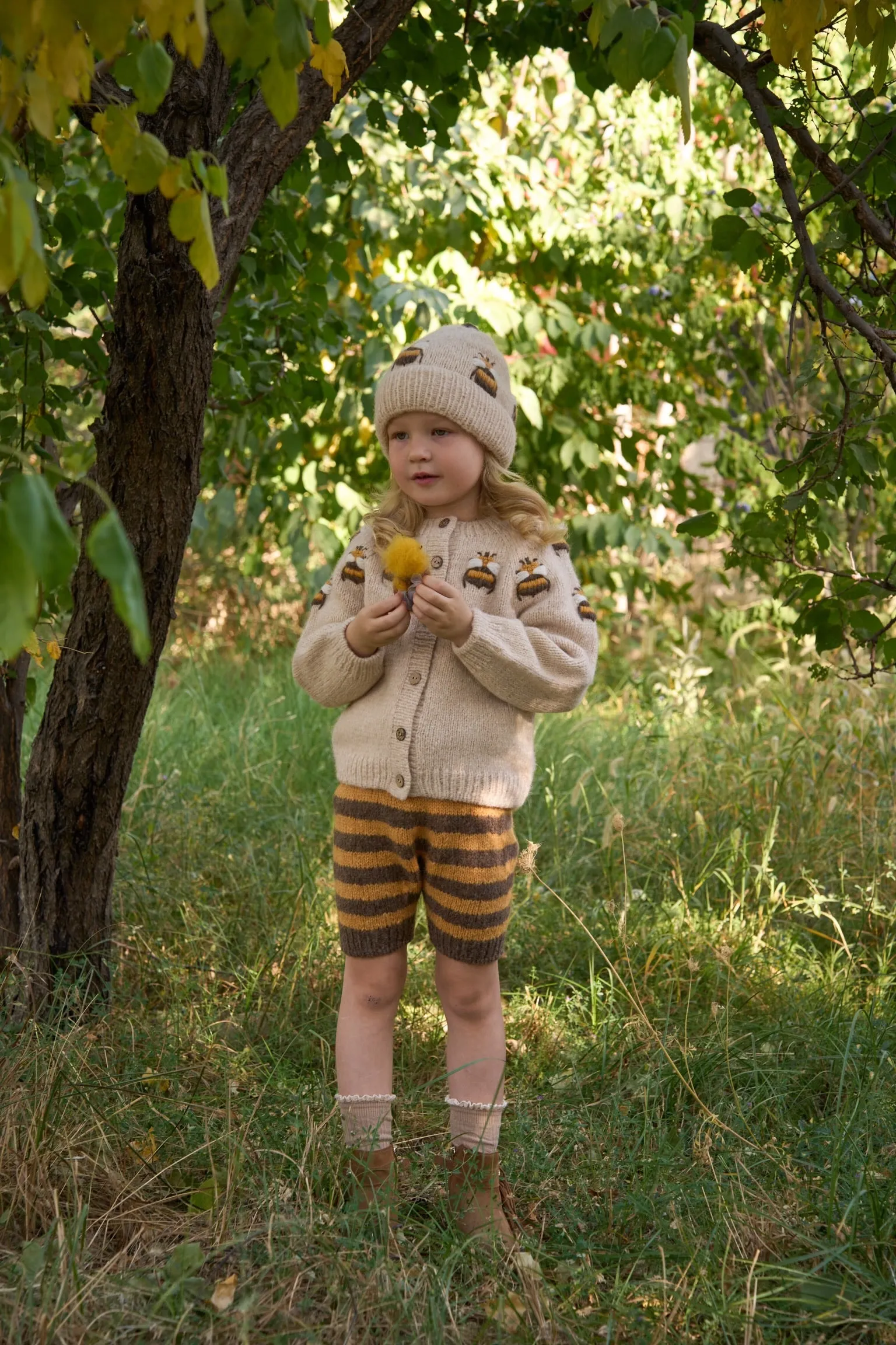 Bee cardigan | wheat