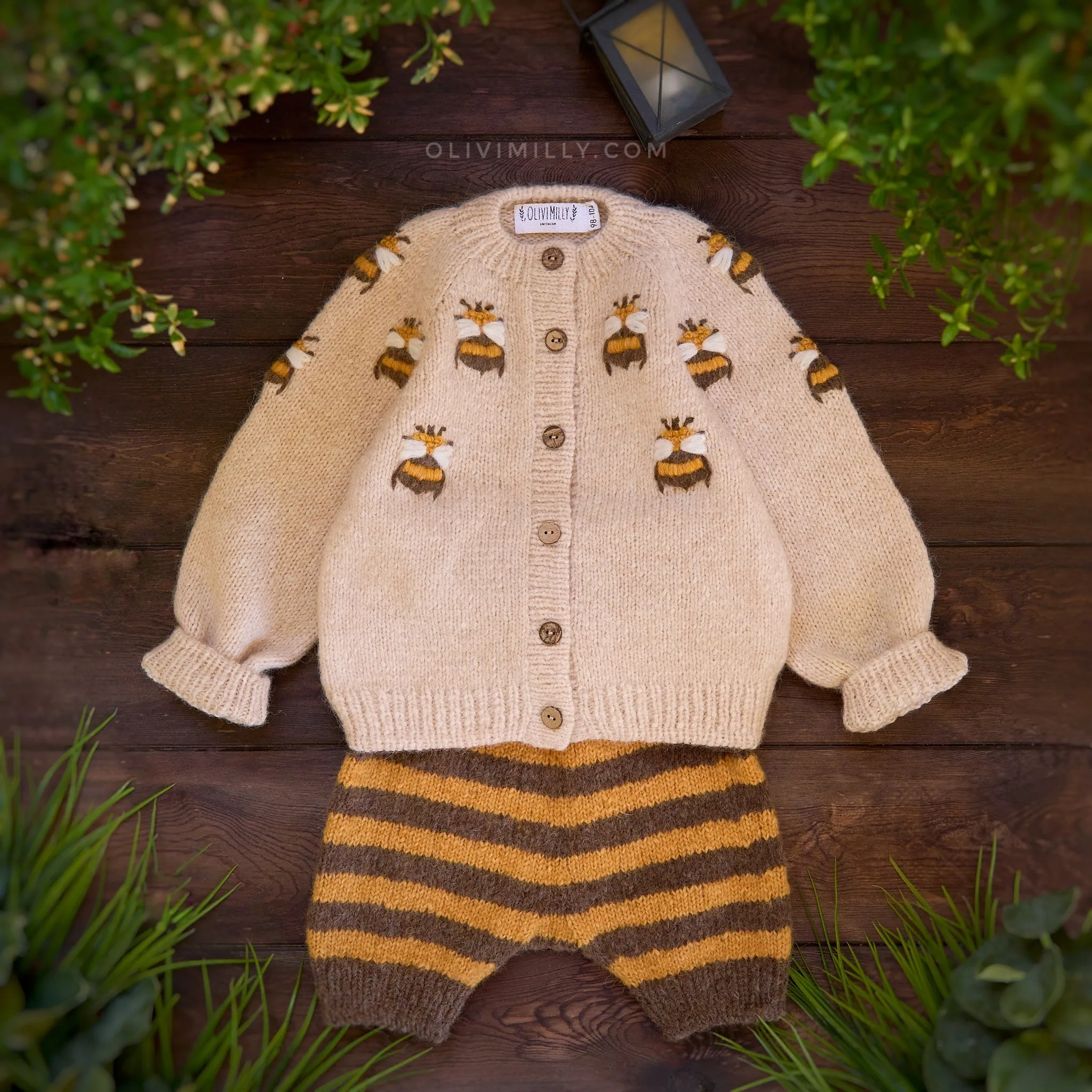 Bee cardigan | wheat