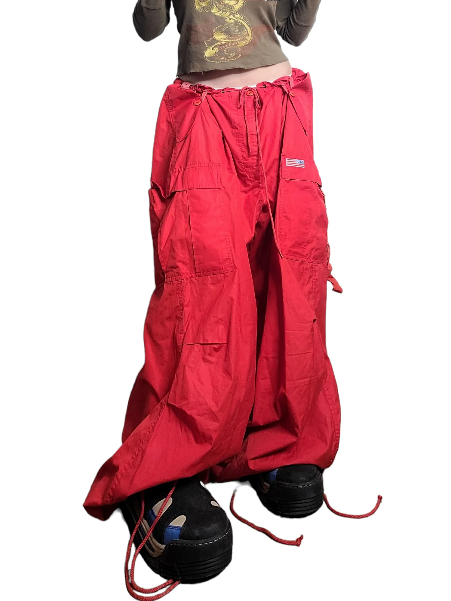 Cargo parachute rouge