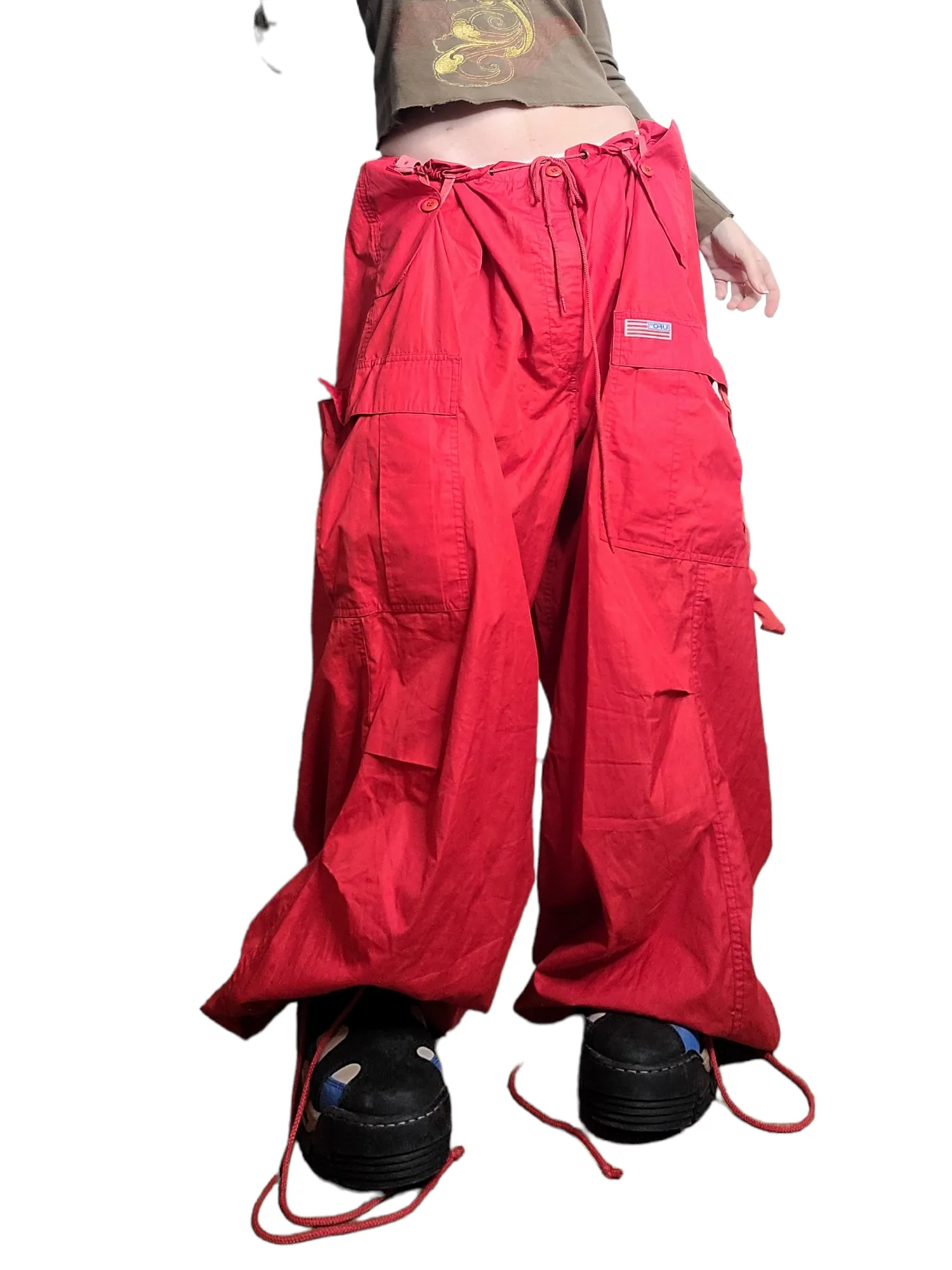 Cargo parachute rouge