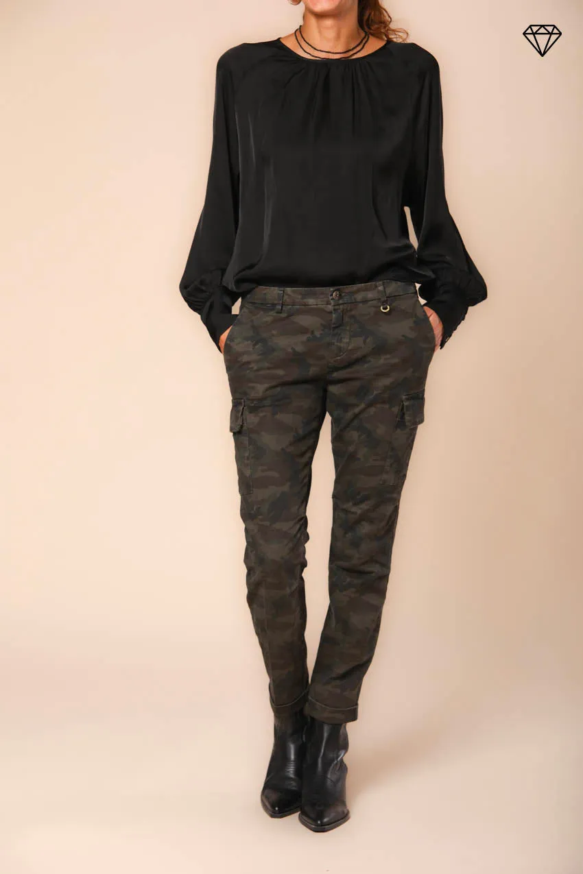 Chile City women's cargo pants in satin with camouflage print curvy fit ①