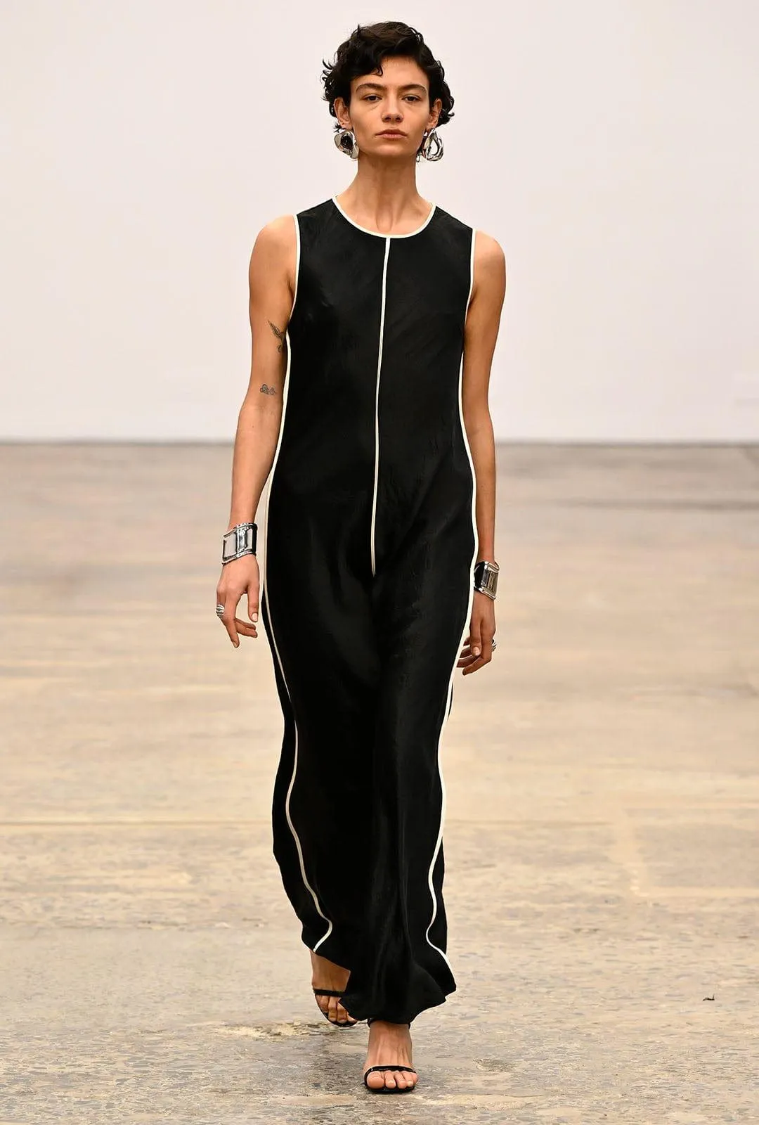 CRUSH CONTRAST BIND MAXI TANK DRESS | BLACK & CREAM