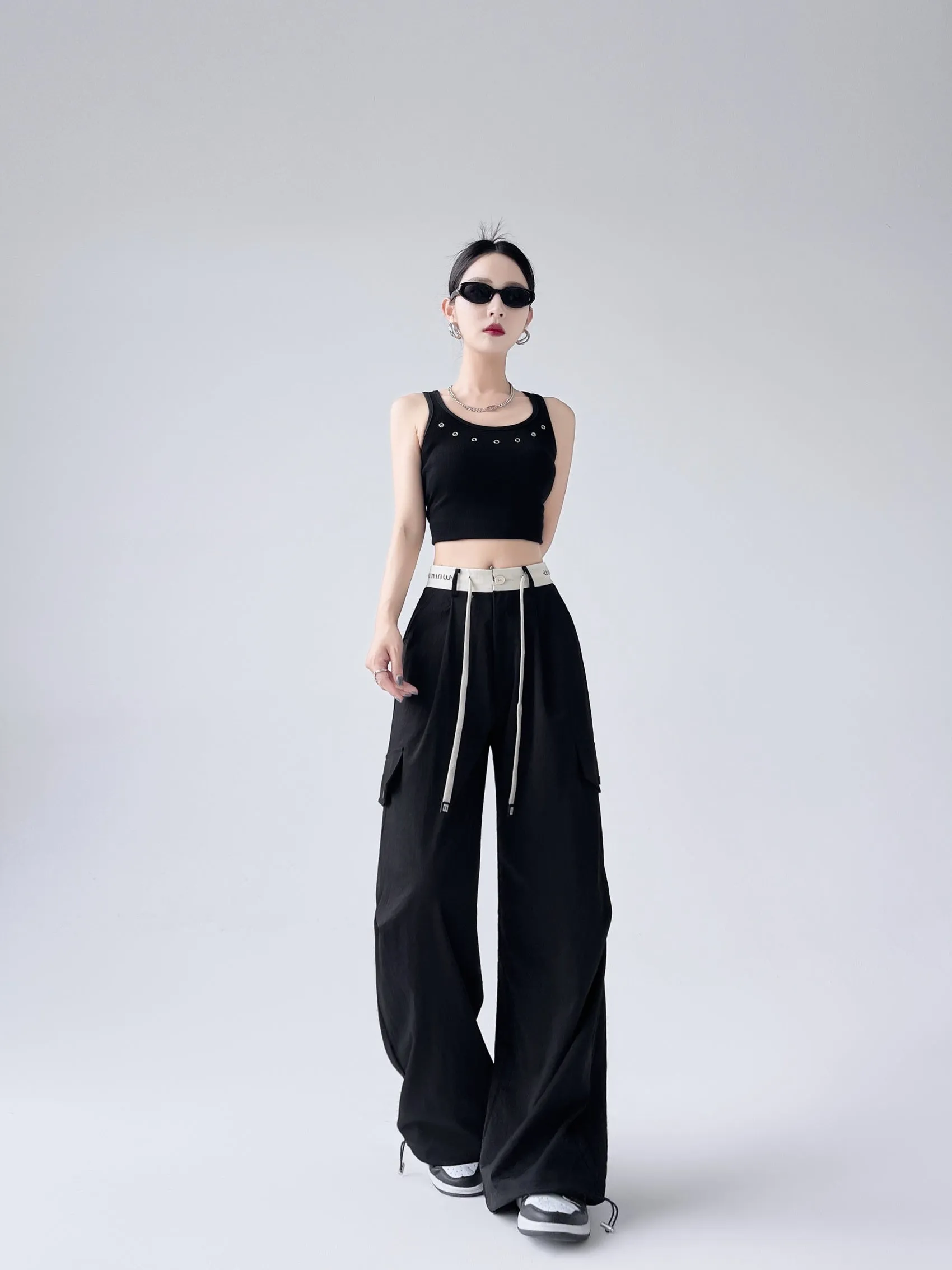 Fashionable Solid Wide Leg Cargo Pant Designed for Comfort and Movement