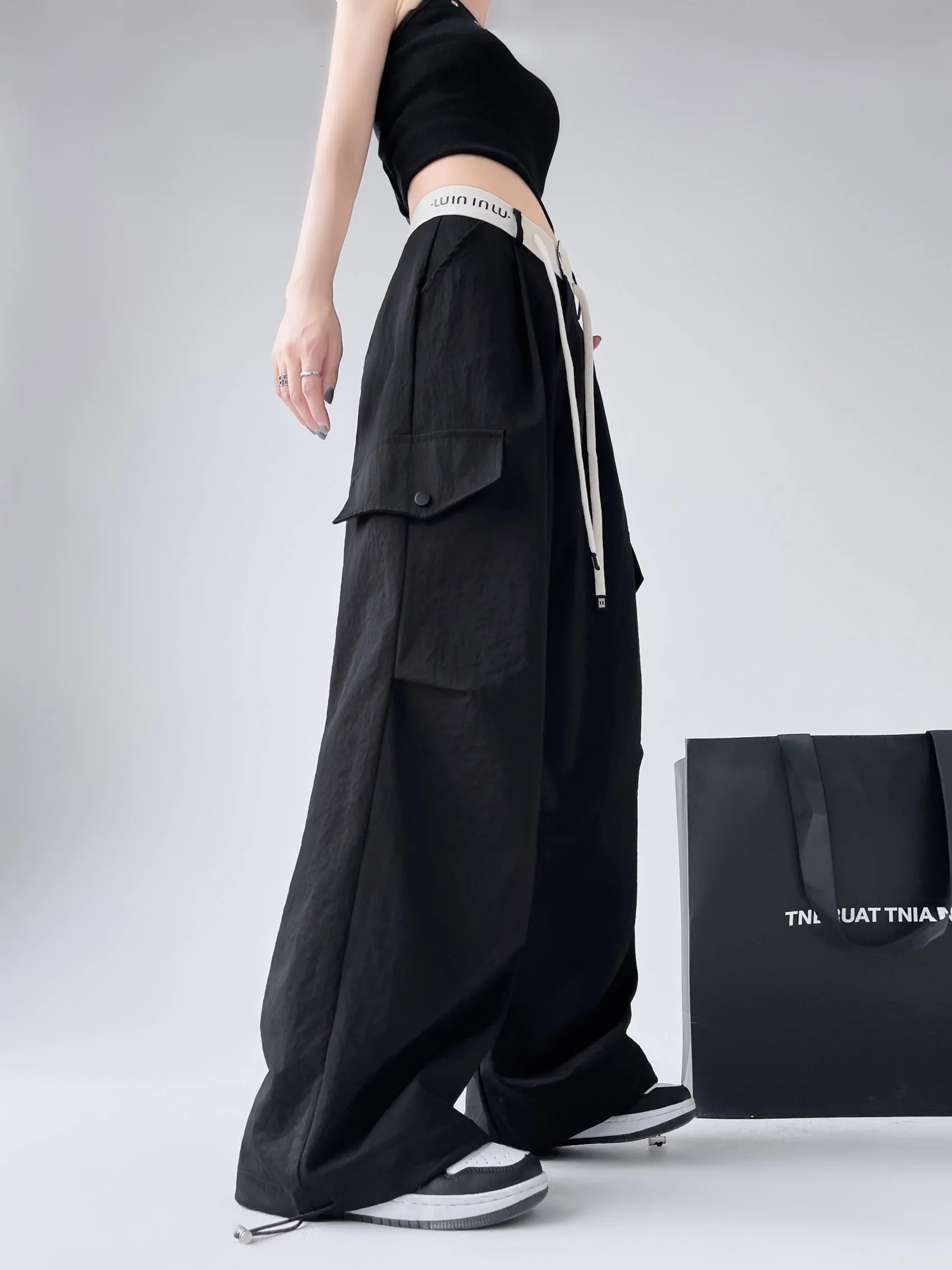 Fashionable Solid Wide Leg Cargo Pant Designed for Comfort and Movement