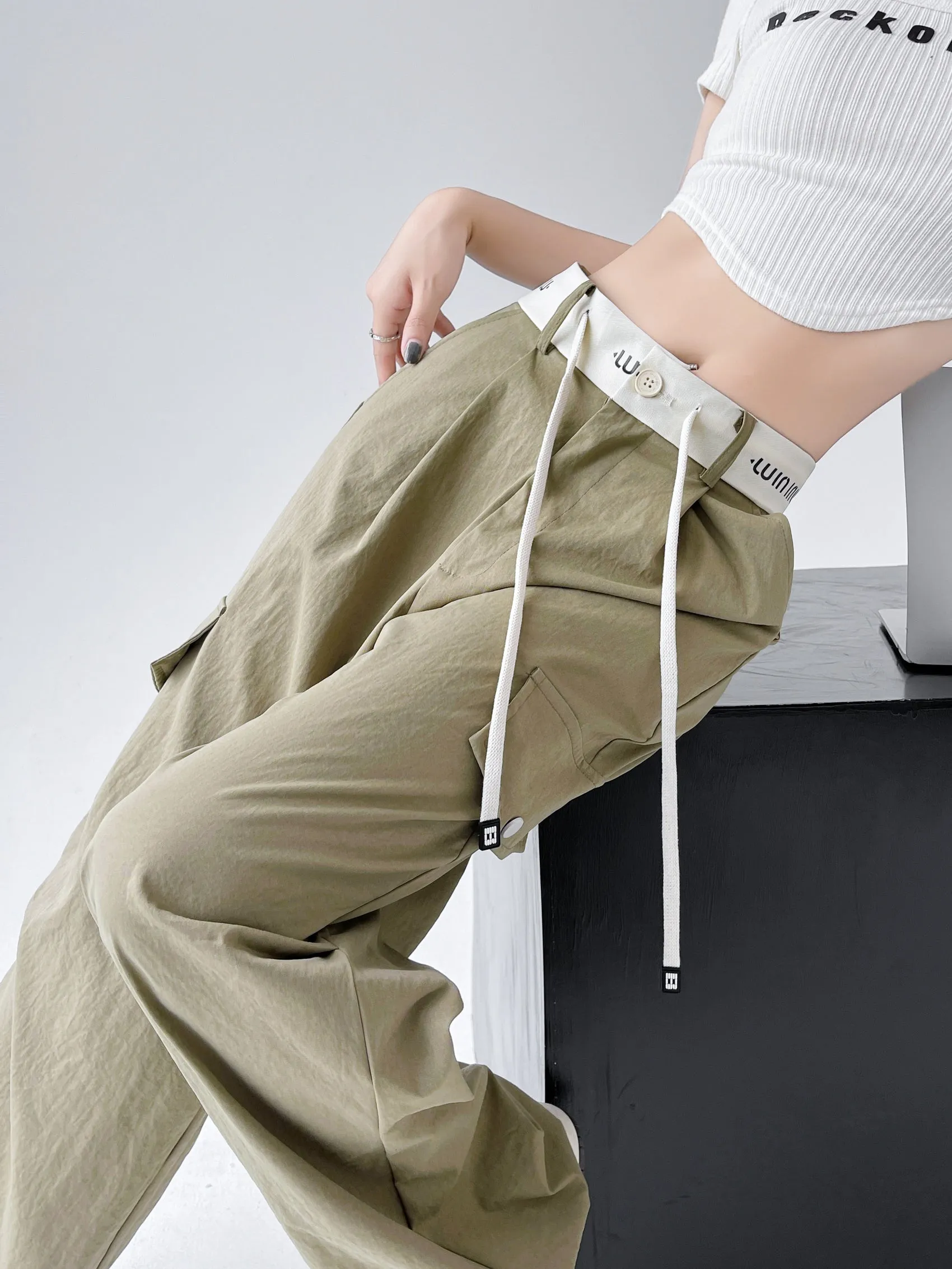 Fashionable Solid Wide Leg Cargo Pant Designed for Comfort and Movement