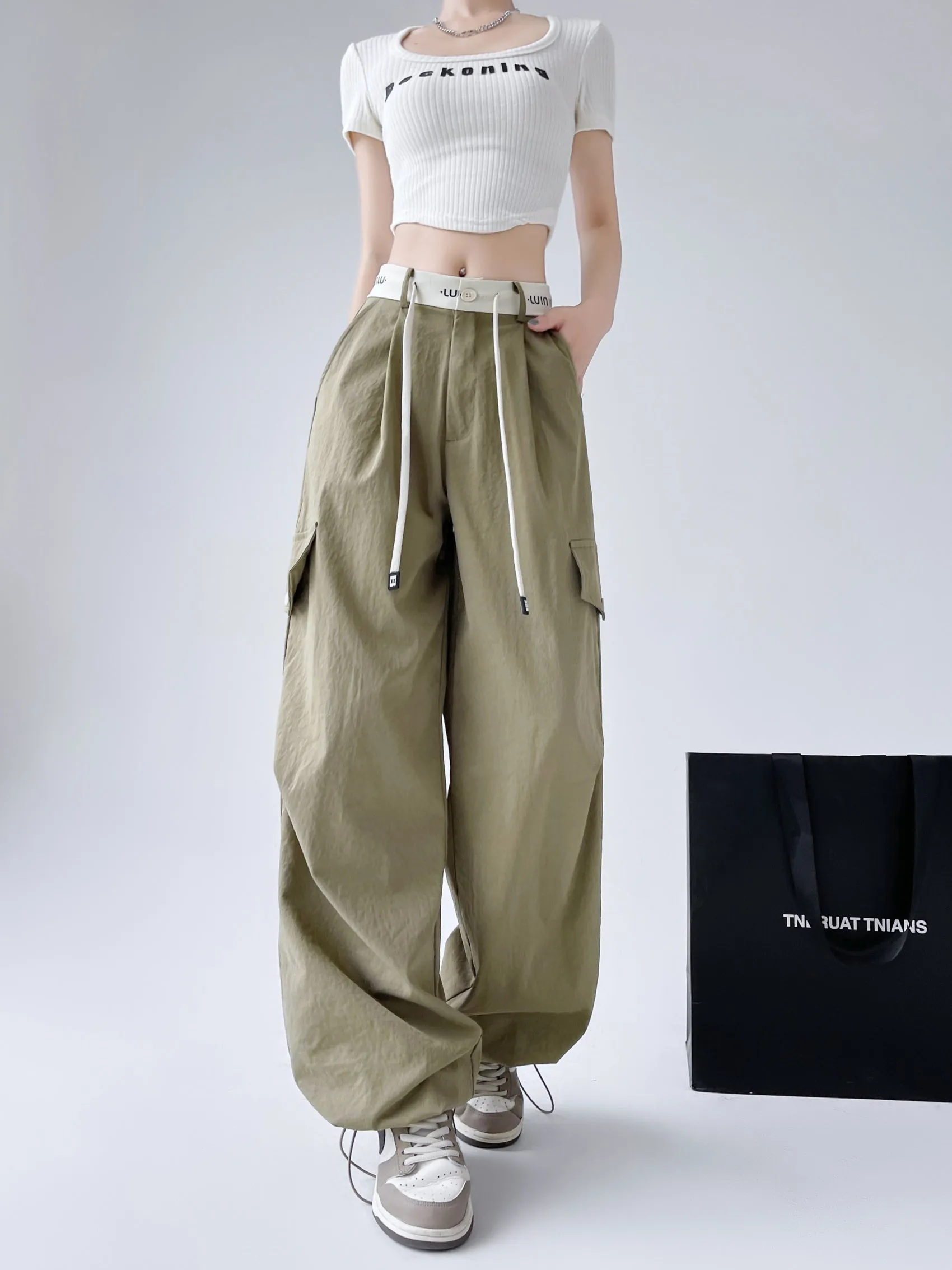 Fashionable Solid Wide Leg Cargo Pant Designed for Comfort and Movement