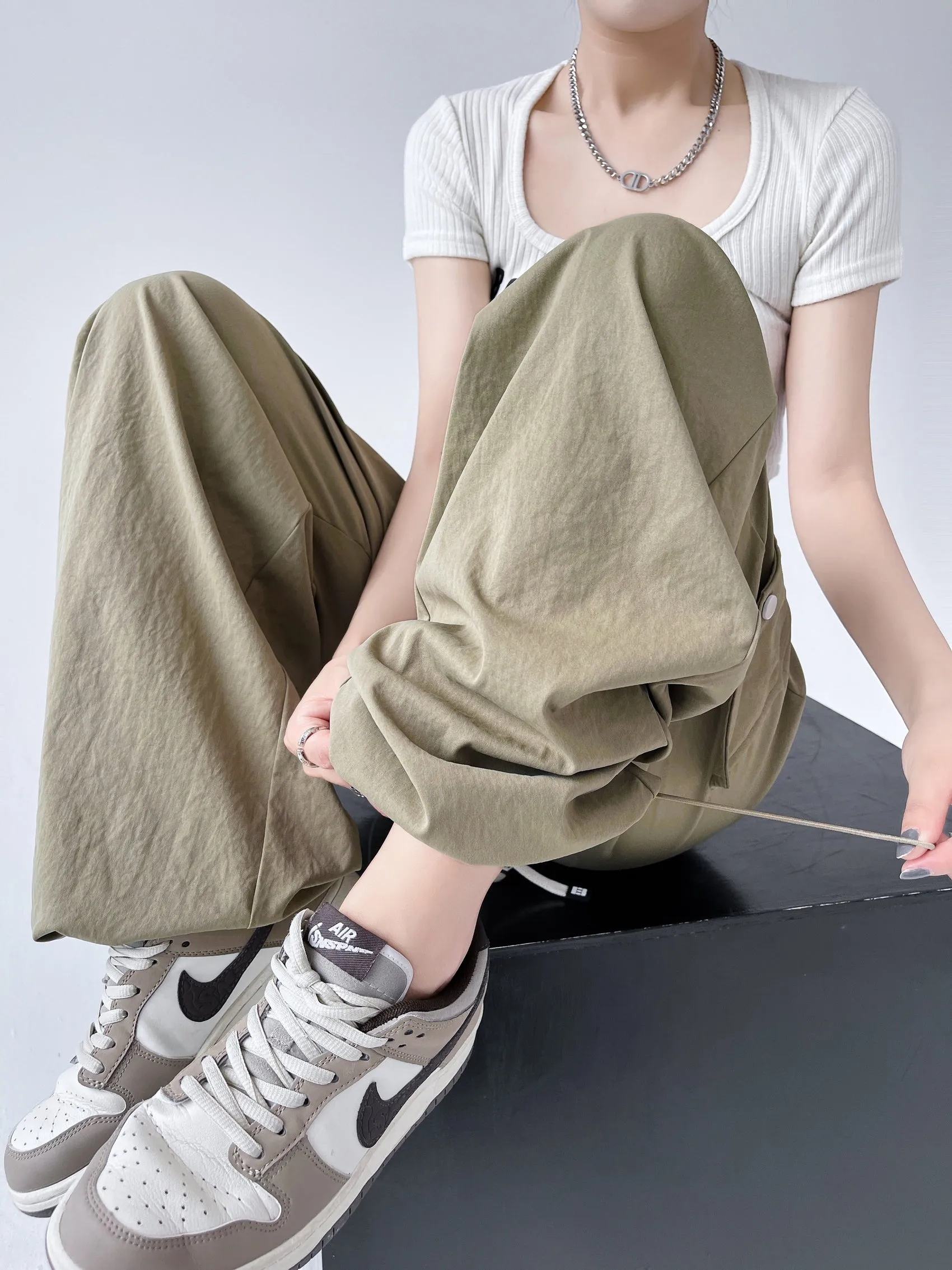 Fashionable Solid Wide Leg Cargo Pant Designed for Comfort and Movement
