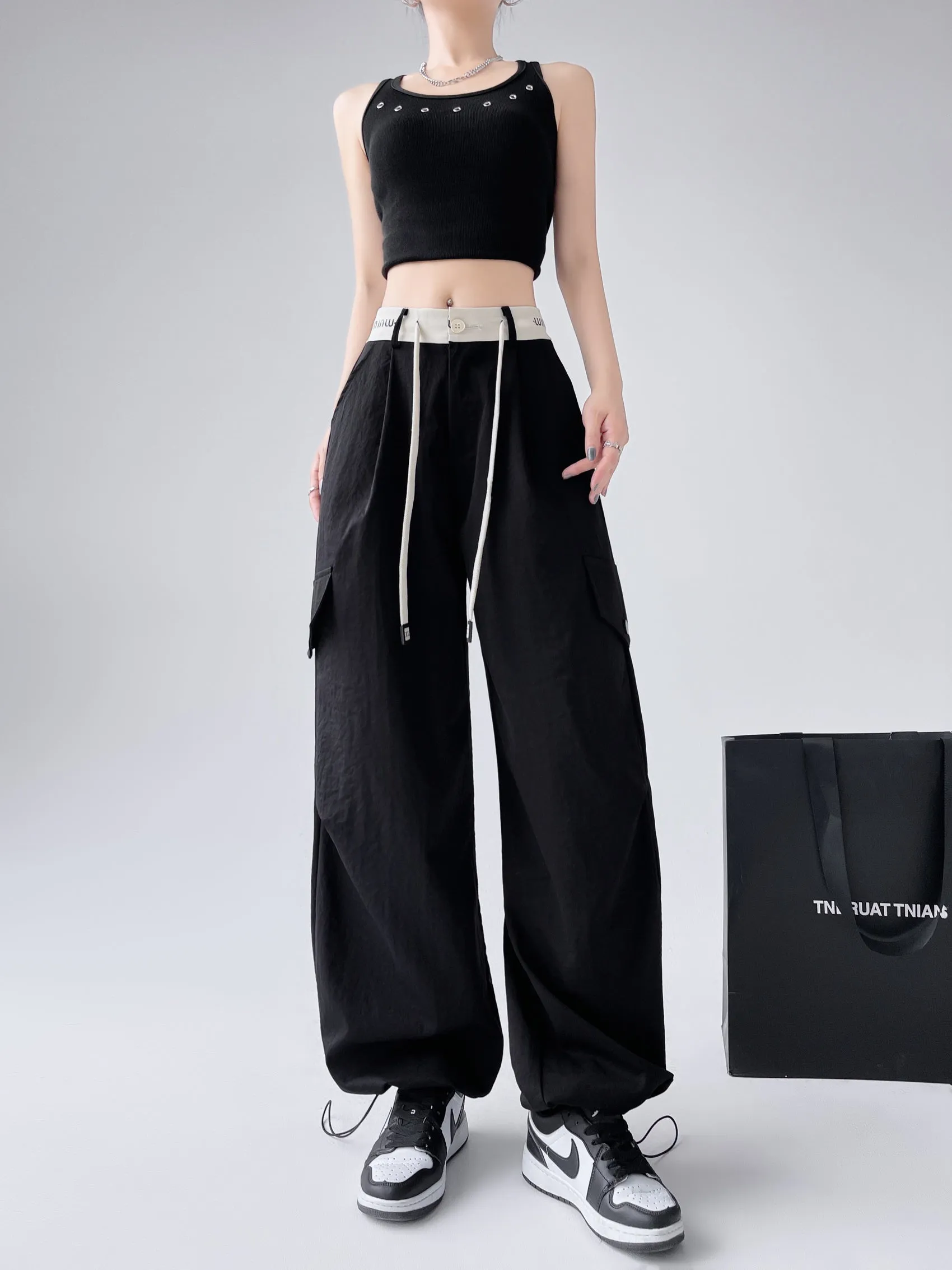 Fashionable Solid Wide Leg Cargo Pant Designed for Comfort and Movement