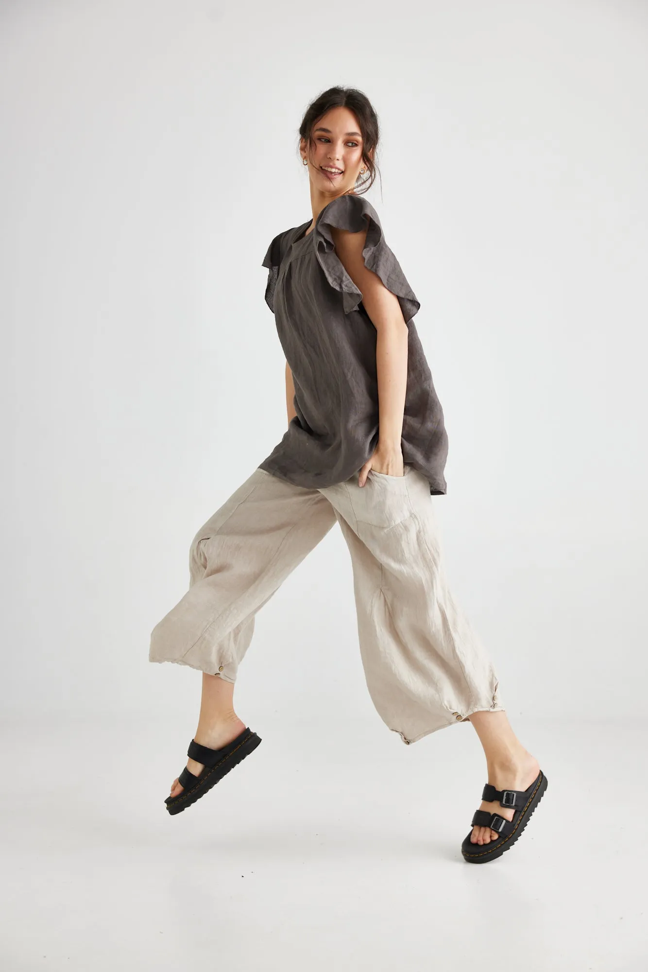 Lulu linen pants. Sandstone