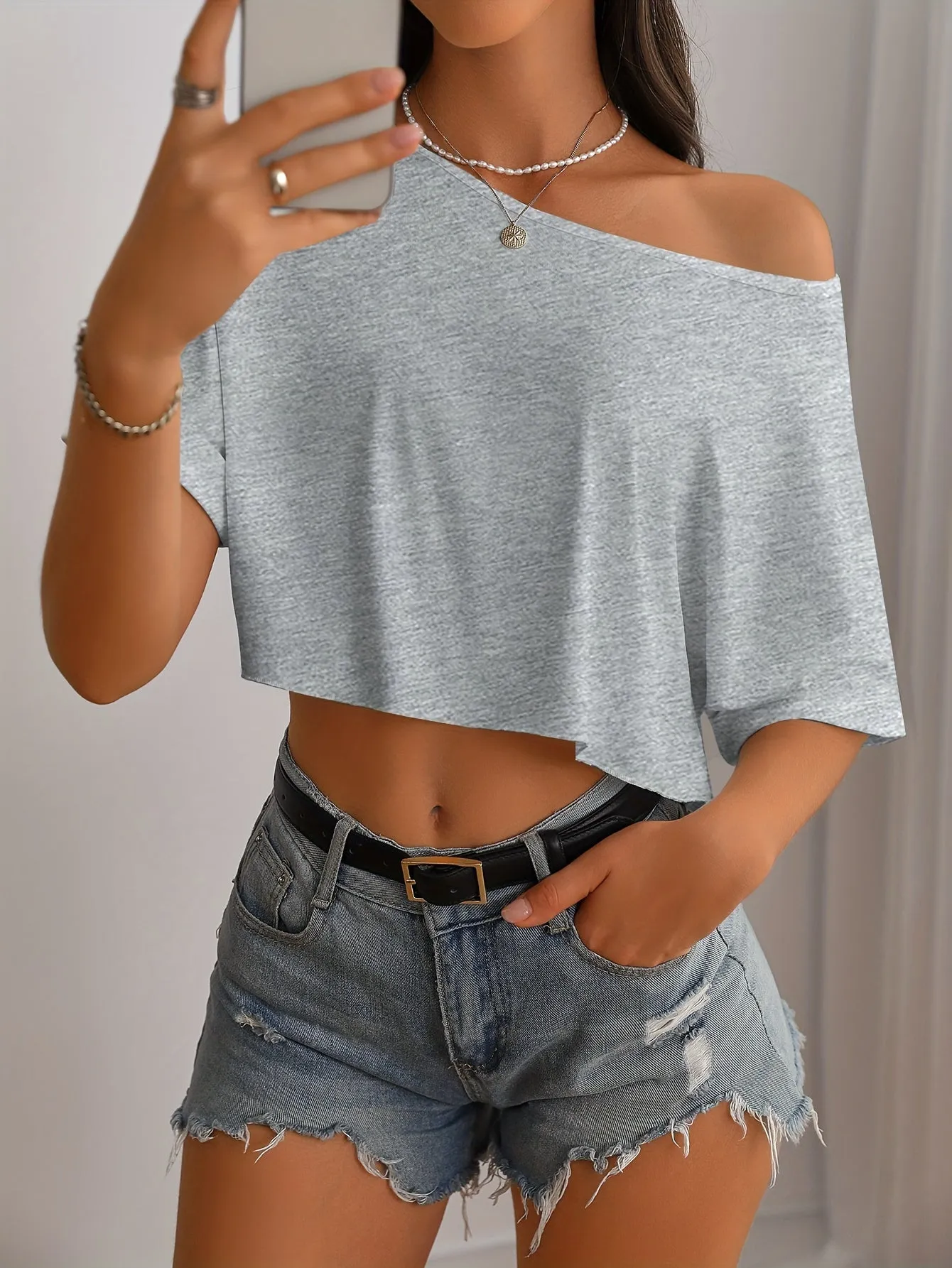 Mariella | Casual Crop Top met Off-Shoulder Look