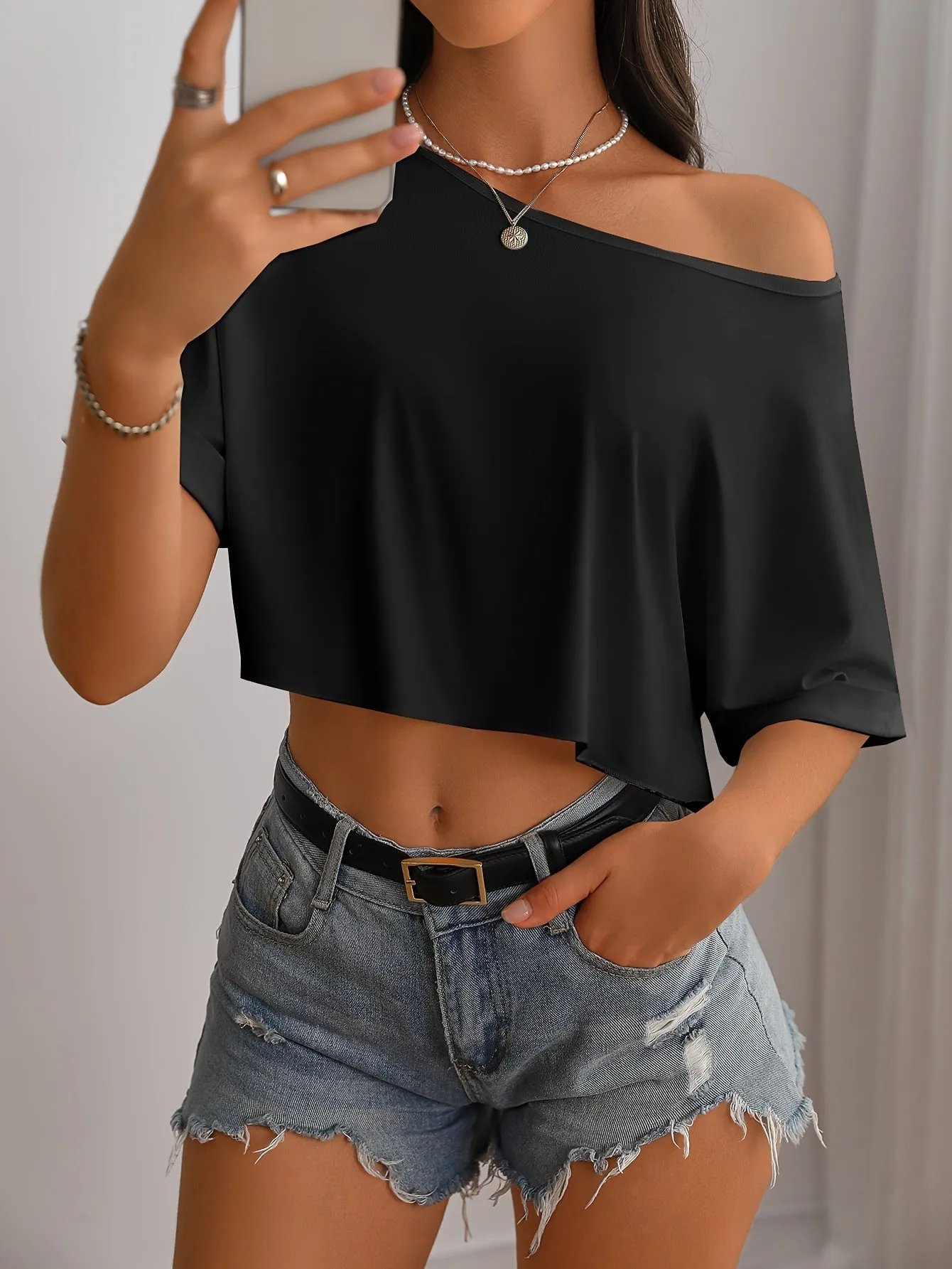 Mariella | Casual Crop Top met Off-Shoulder Look