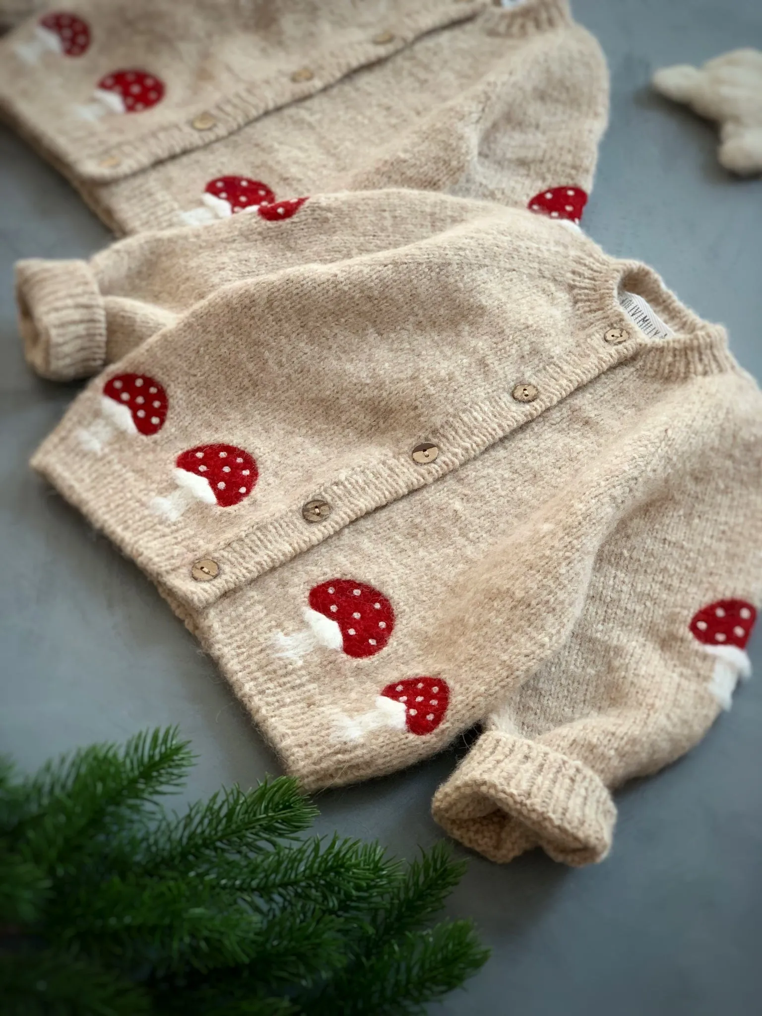 Mushrooms cardigan | wheat