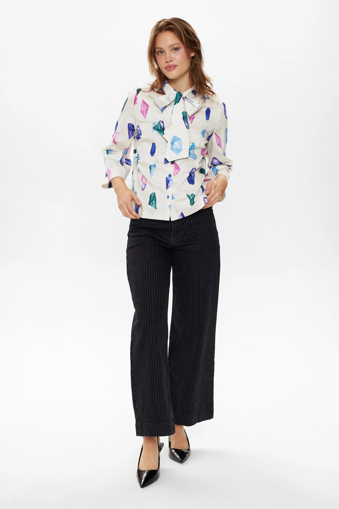 NUCRYSTAL BOW TIE SHIRT - Cloud Dancer