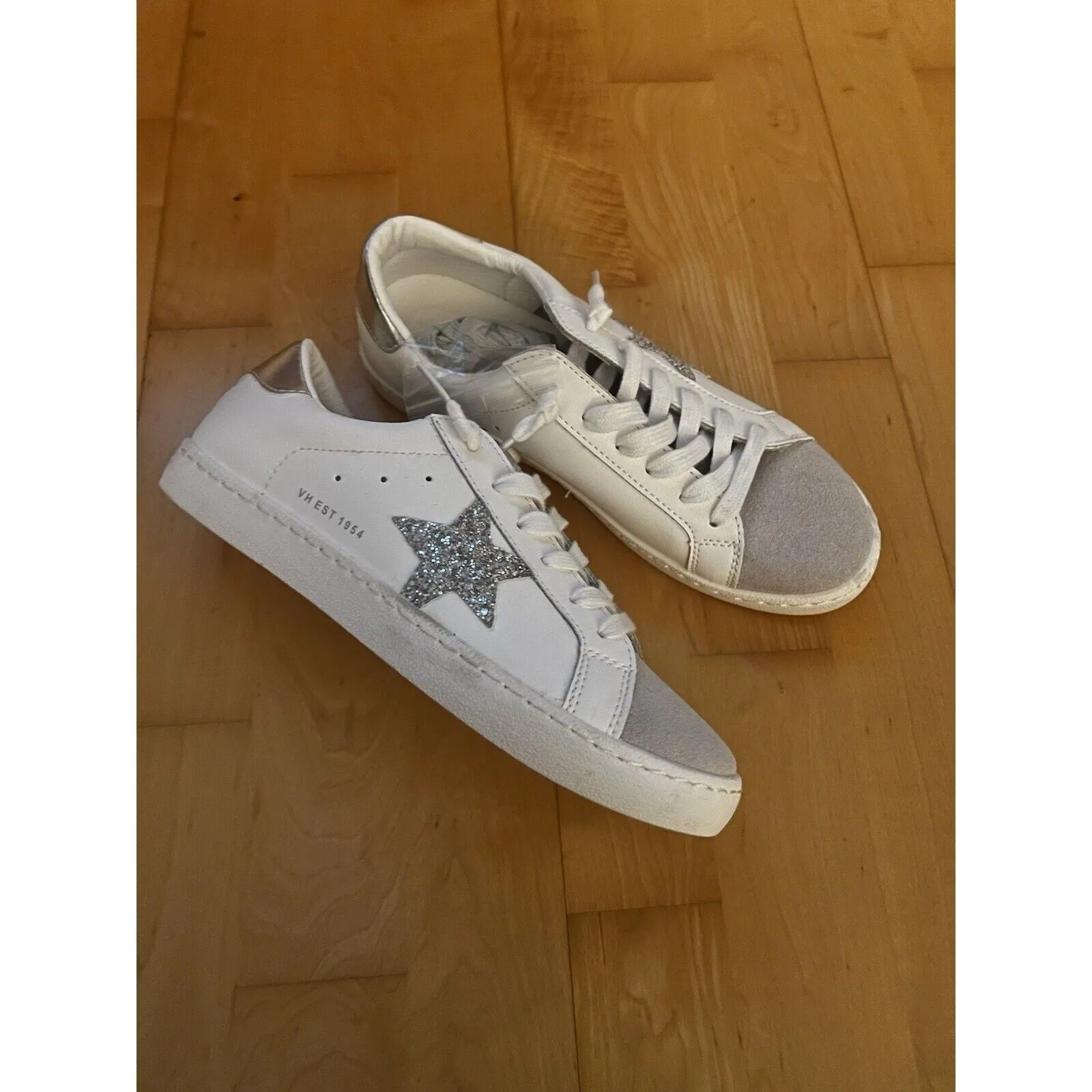 NWOT Vintage Havana Women's Carla Sneaker – White & Silver Glitter – Size 8
