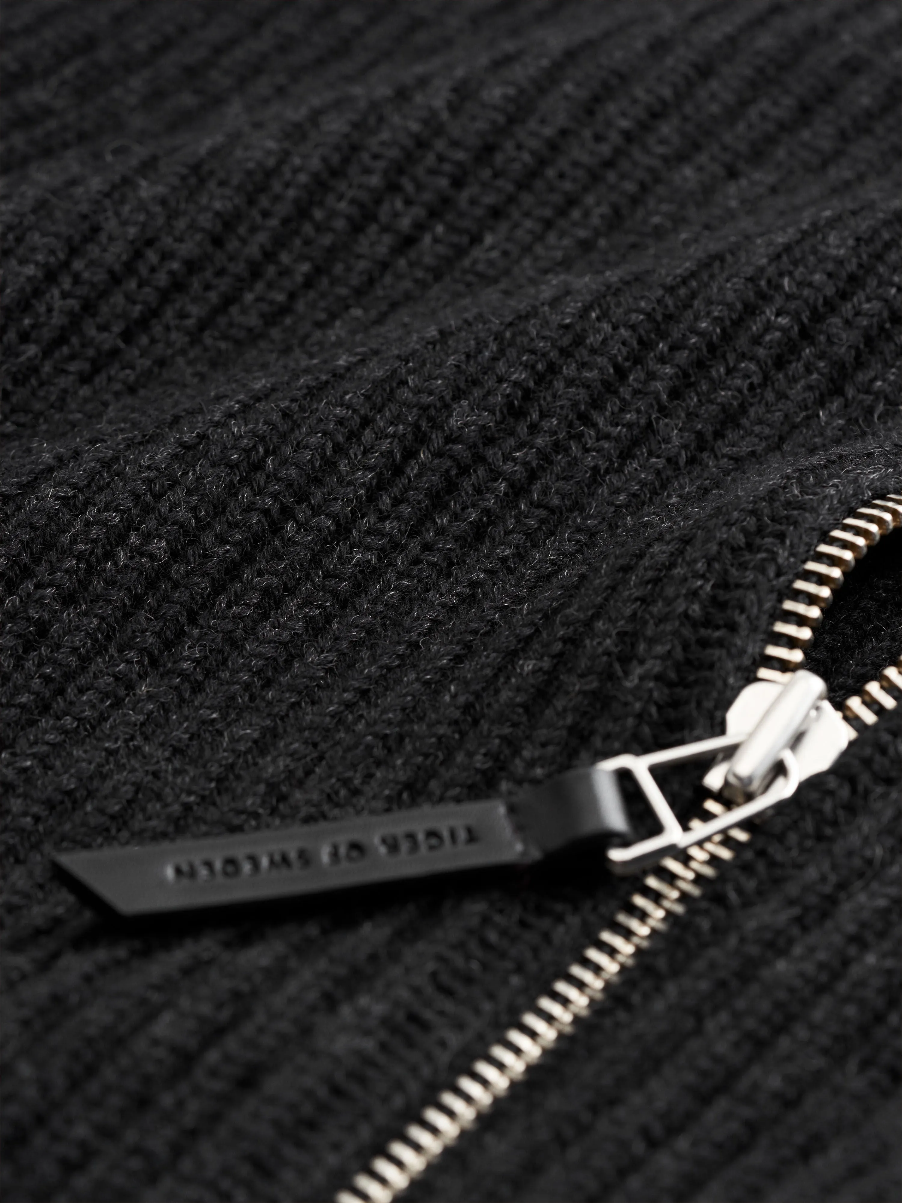 Nymanx Cardigan in Black