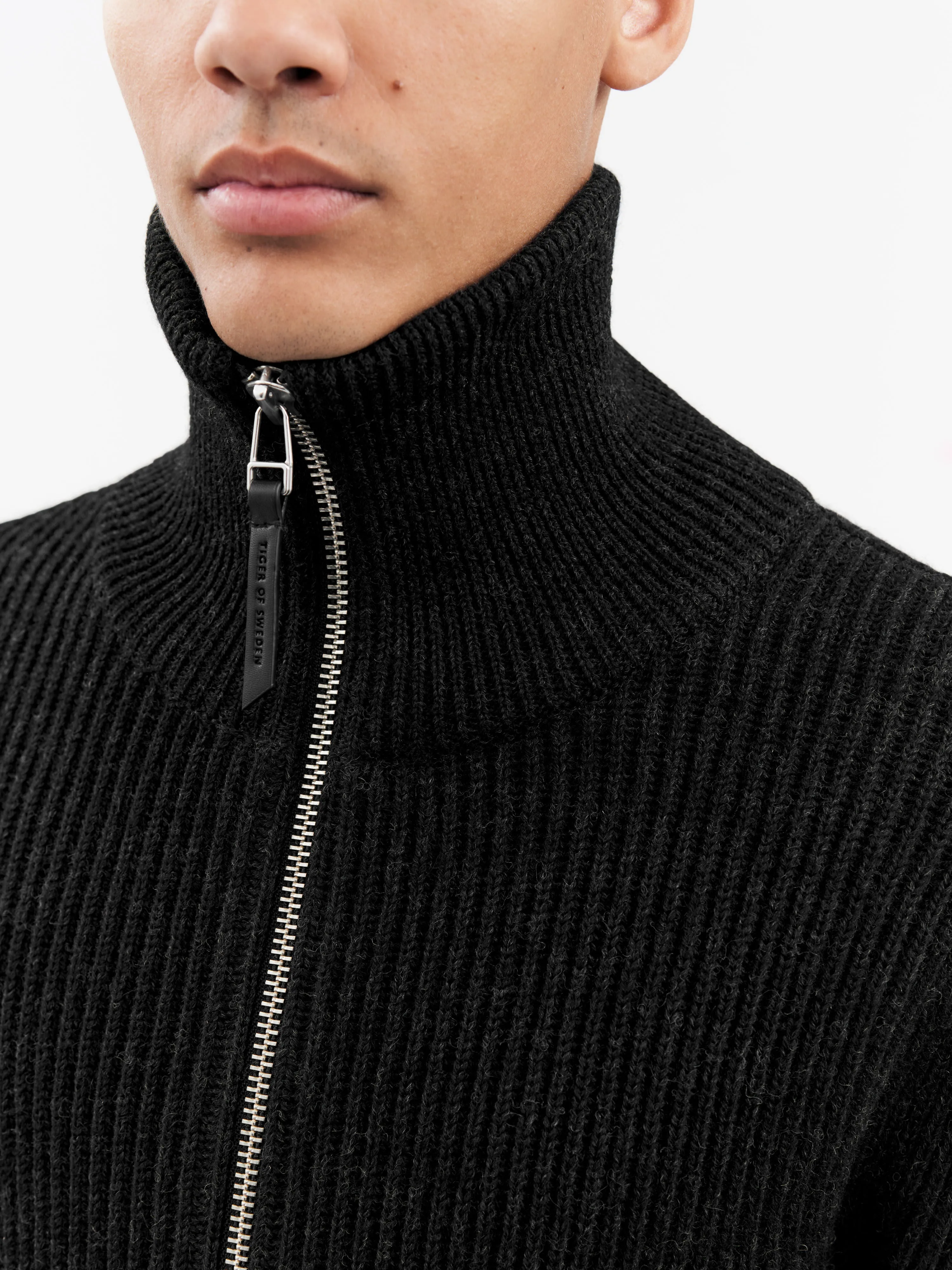 Nymanx Cardigan in Black