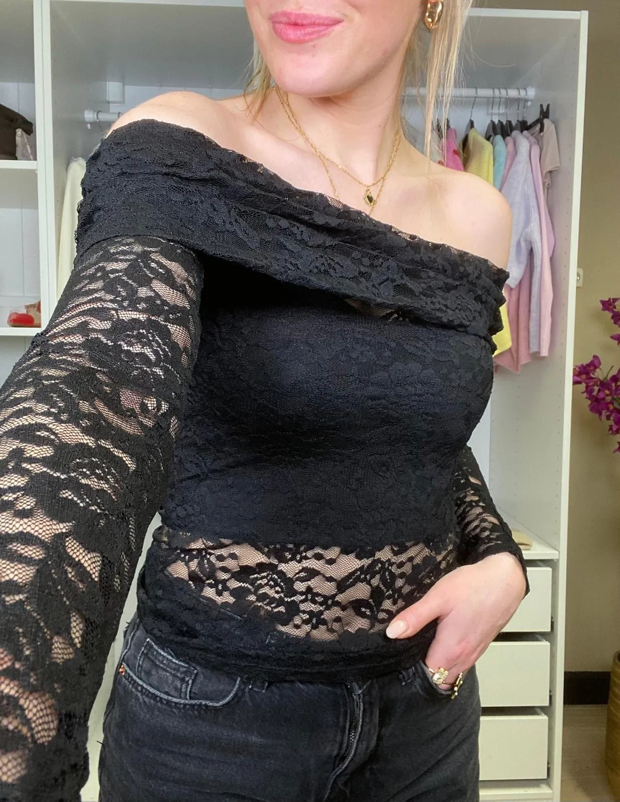 Off shoulder lace top black