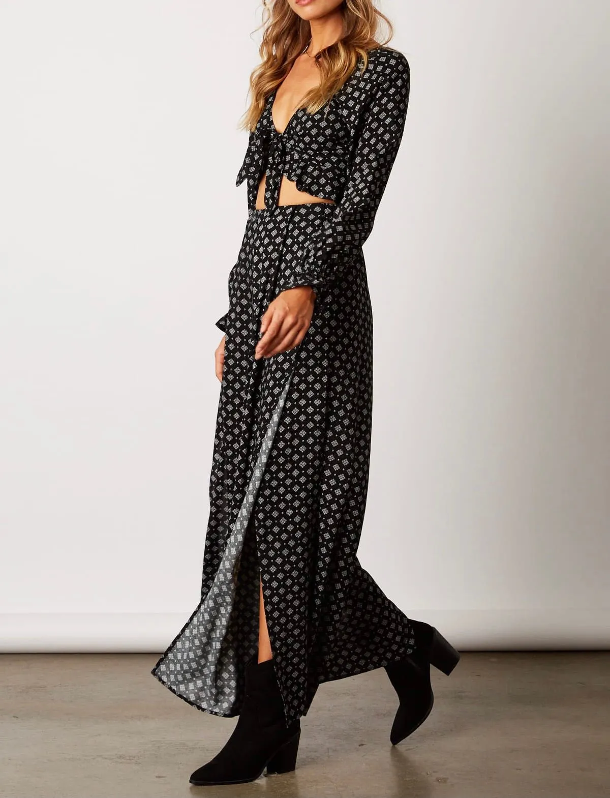 Print Long Sleeve V Neck Ruffle Tie Front Crop Top