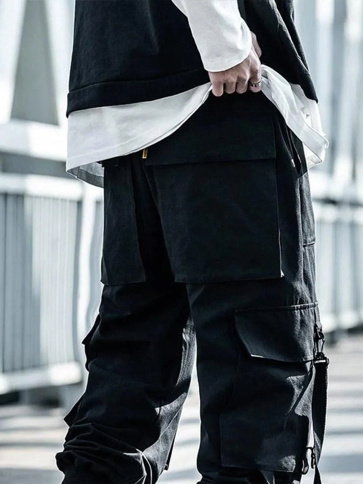 "Streamer Buckle" Cargo Pants
