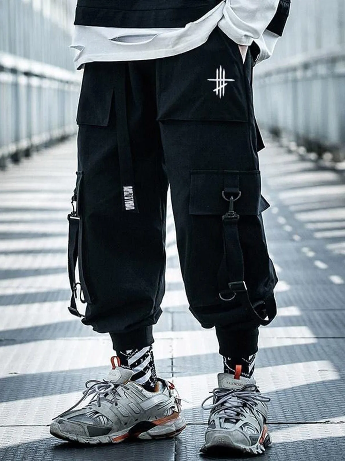 "Streamer Buckle" Cargo Pants