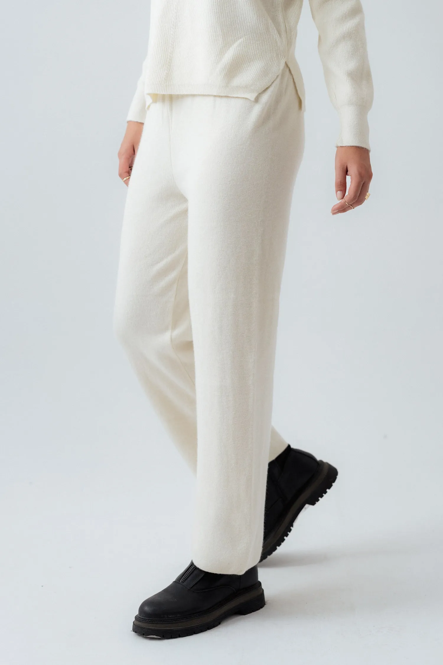 Relaxed Fit Off White Wool Trousers
