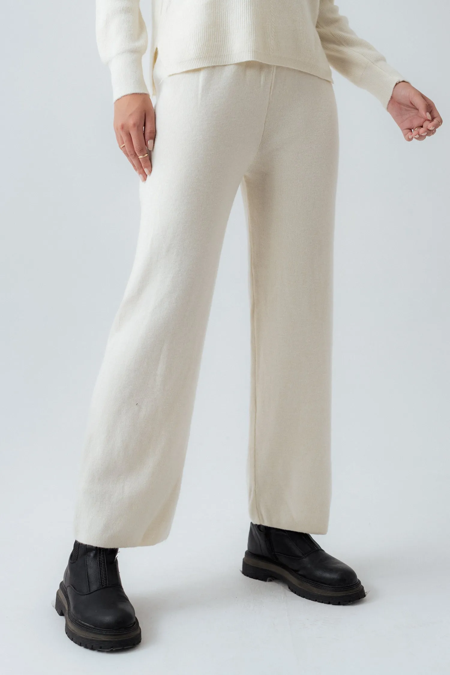 Relaxed Fit Off White Wool Trousers