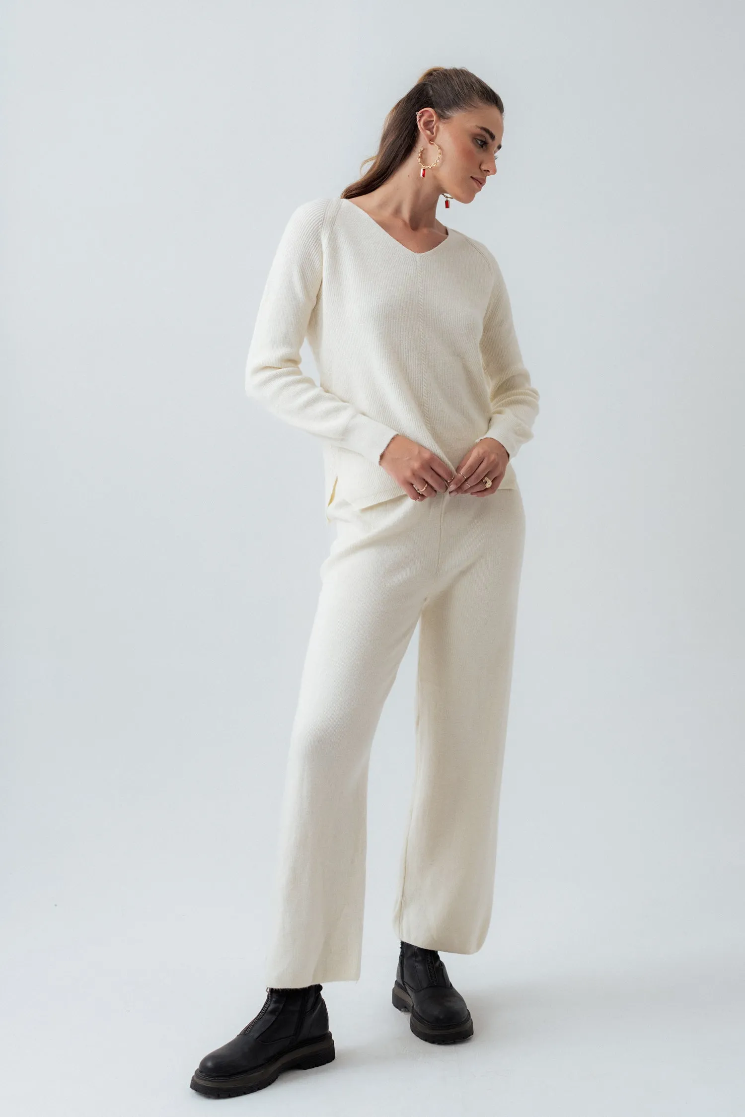 Relaxed Fit Off White Wool Trousers