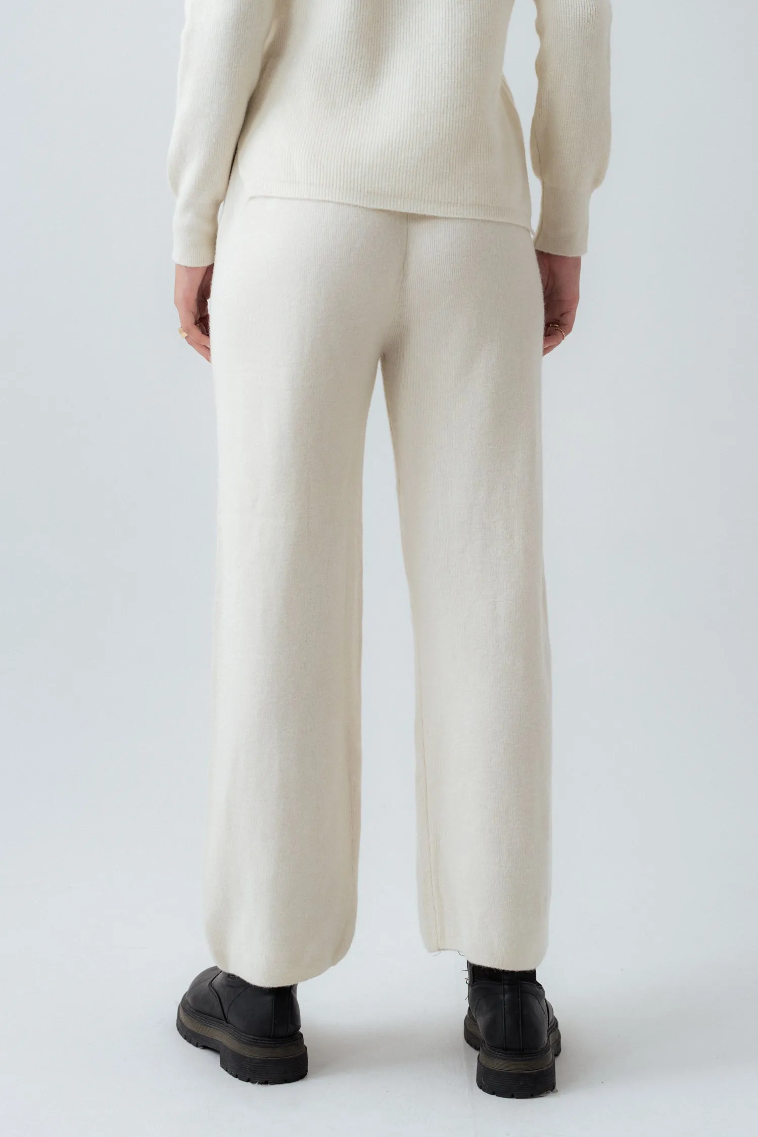 Relaxed Fit Off White Wool Trousers