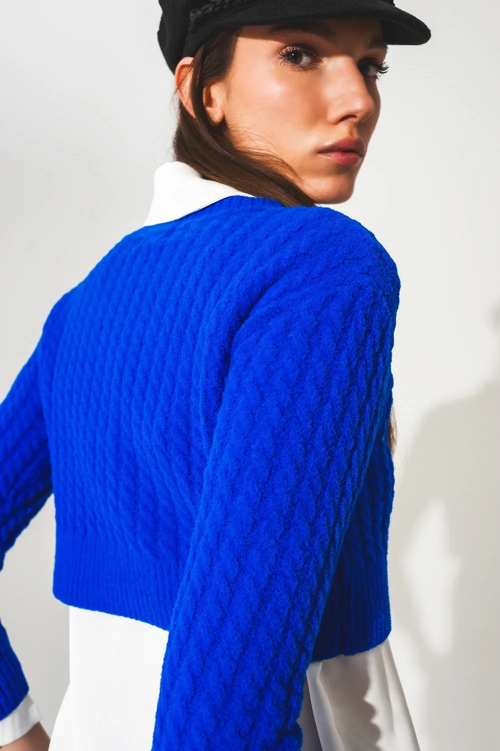 Round neck cable knit crop jumper in blue
