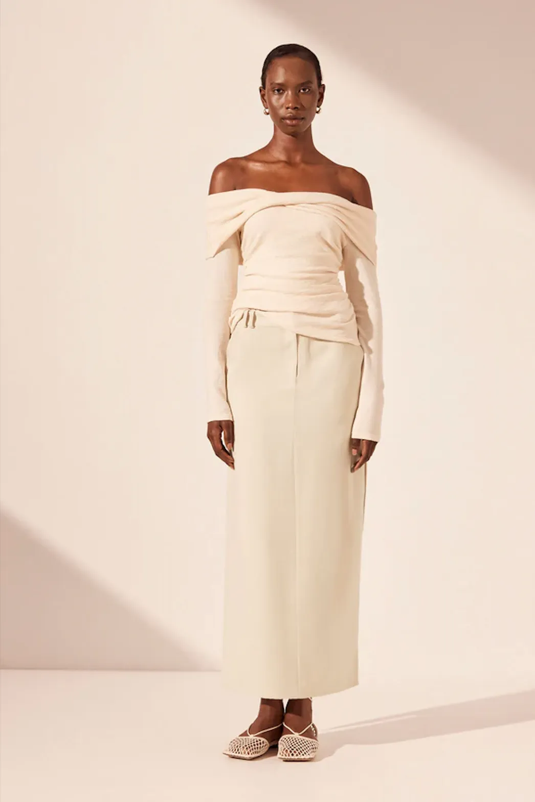 SHONA JOY Beau Off Shoulder Twist Front Top - Macadamia