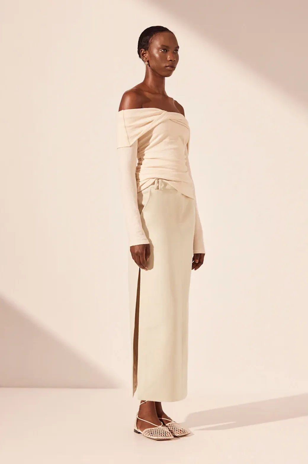 SHONA JOY Beau Off Shoulder Twist Front Top - Macadamia