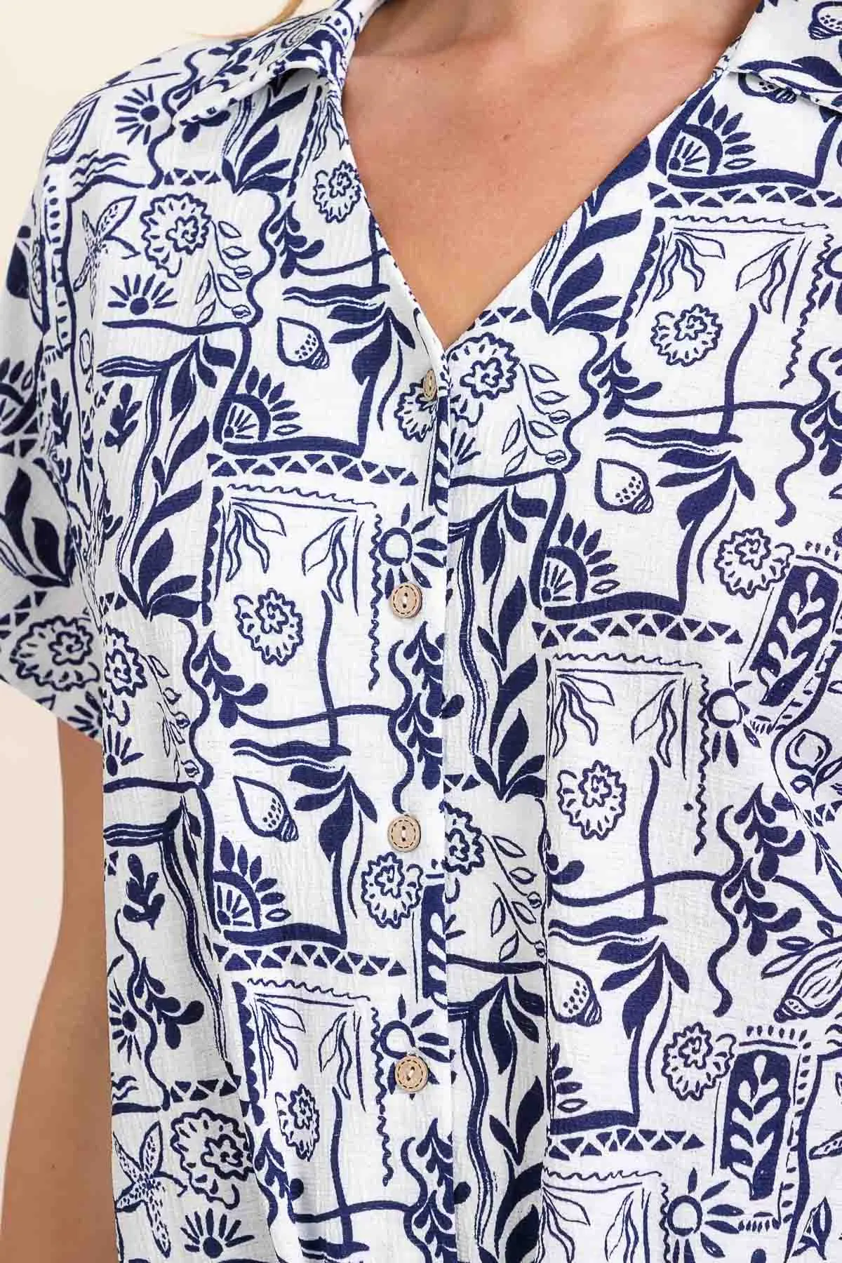 SHORT SLEEVE PRINTED VIENNA COLLAR TIE FRONT DOLMAN