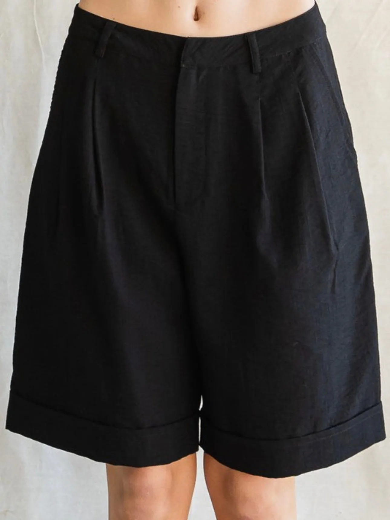 Solid Linen Tucked Bermuda Pants