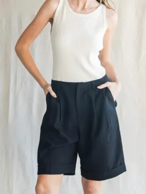 Solid Linen Tucked Bermuda Pants
