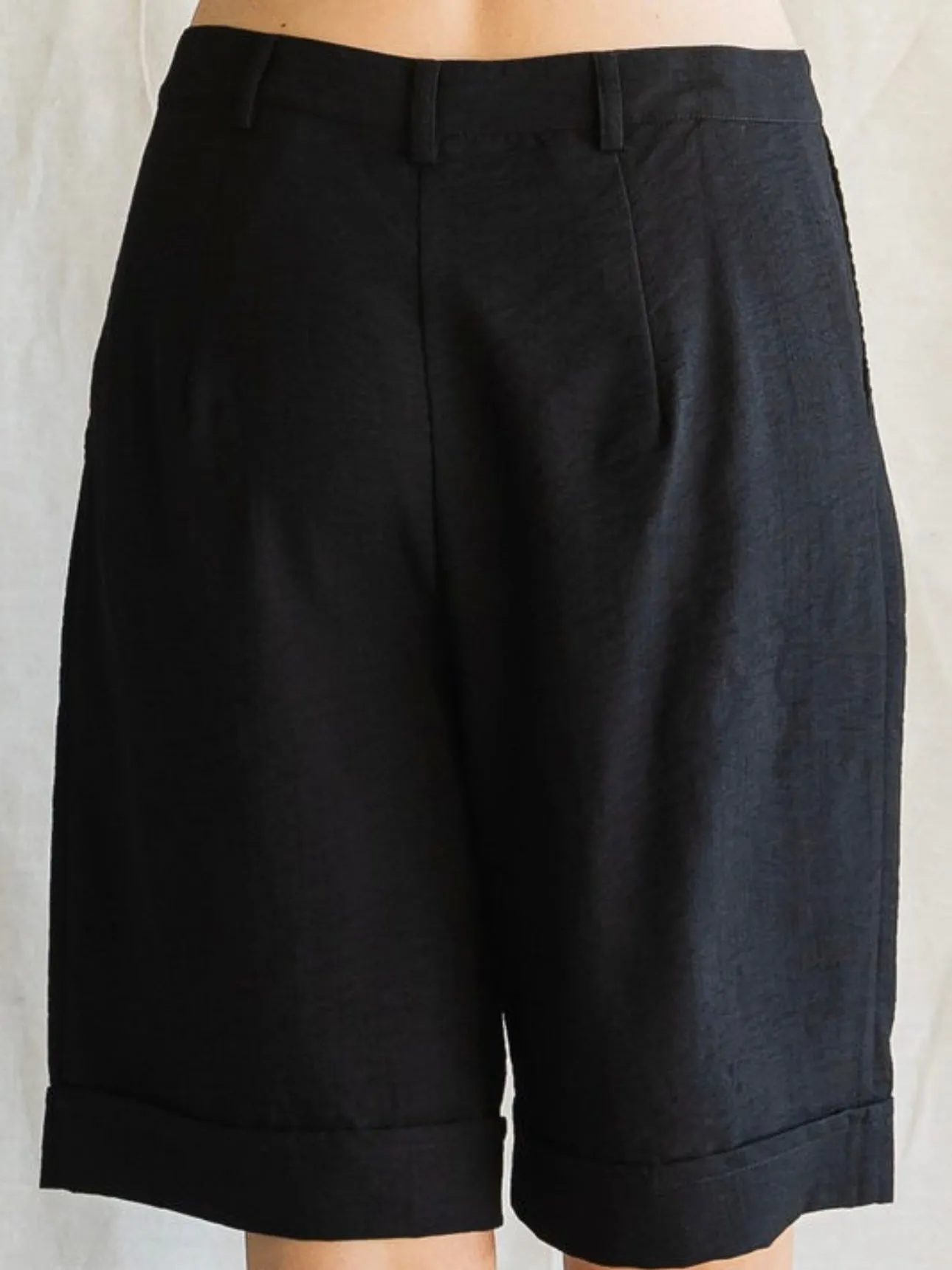 Solid Linen Tucked Bermuda Pants
