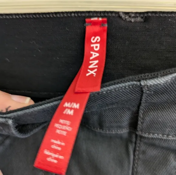 Spanx Stretch Twill Cargo Pants Size M in Washed Black