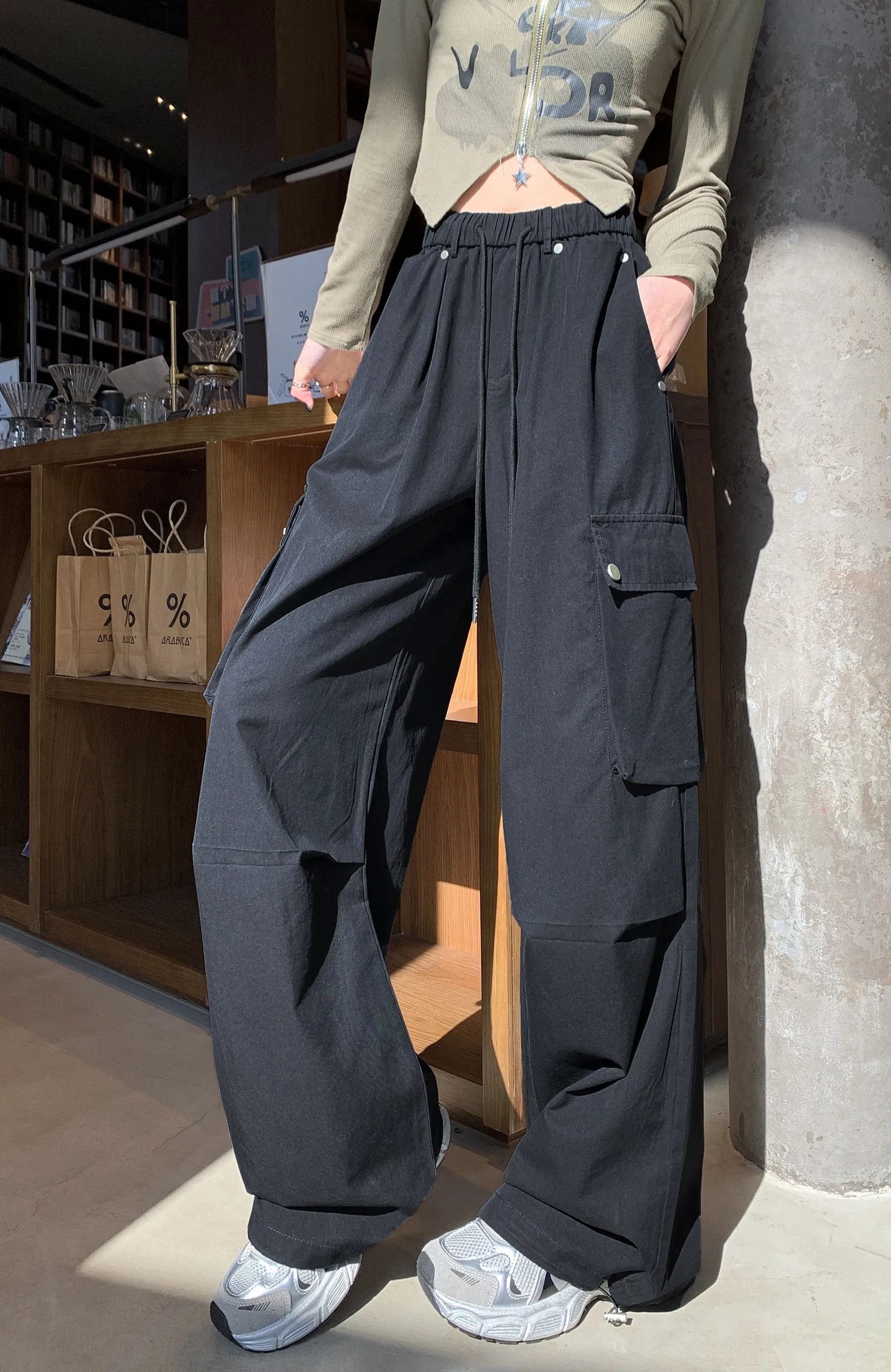 Stylish Solid Wide-Leg Cargo Pant for a Chic High-Street Look