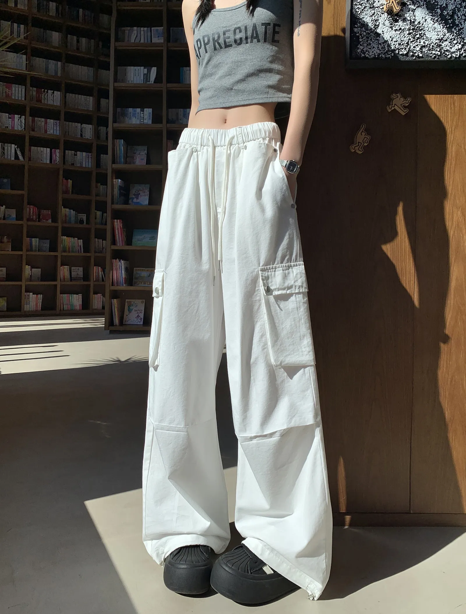 Stylish Solid Wide-Leg Cargo Pant for a Chic High-Street Look