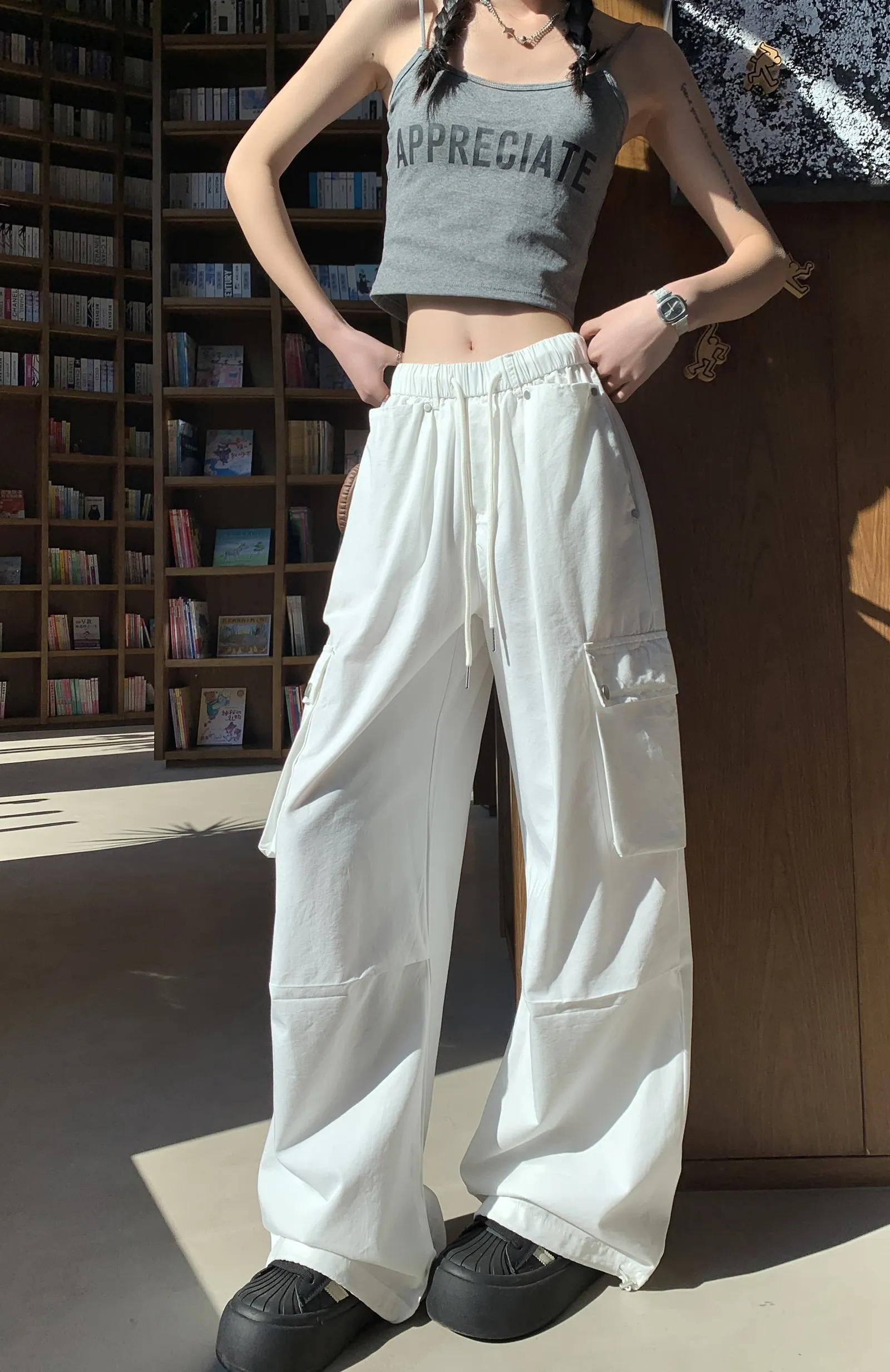 Stylish Solid Wide-Leg Cargo Pant for a Chic High-Street Look