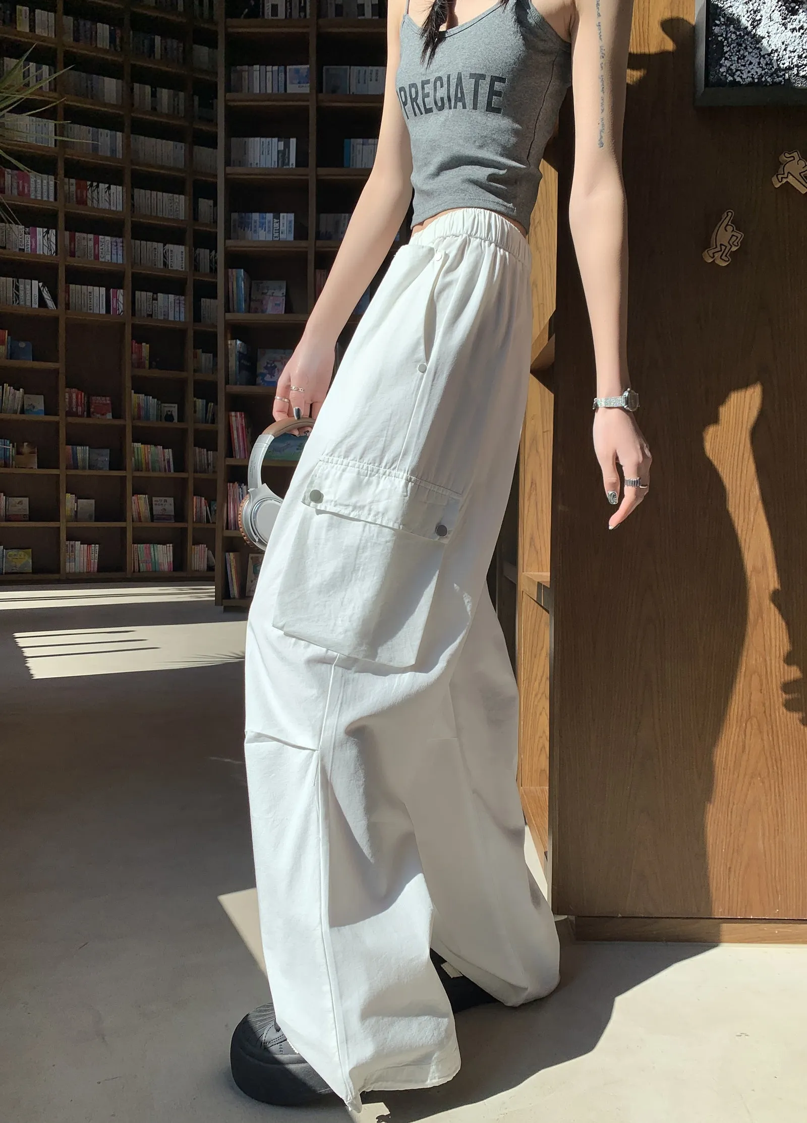 Stylish Solid Wide-Leg Cargo Pant for a Chic High-Street Look