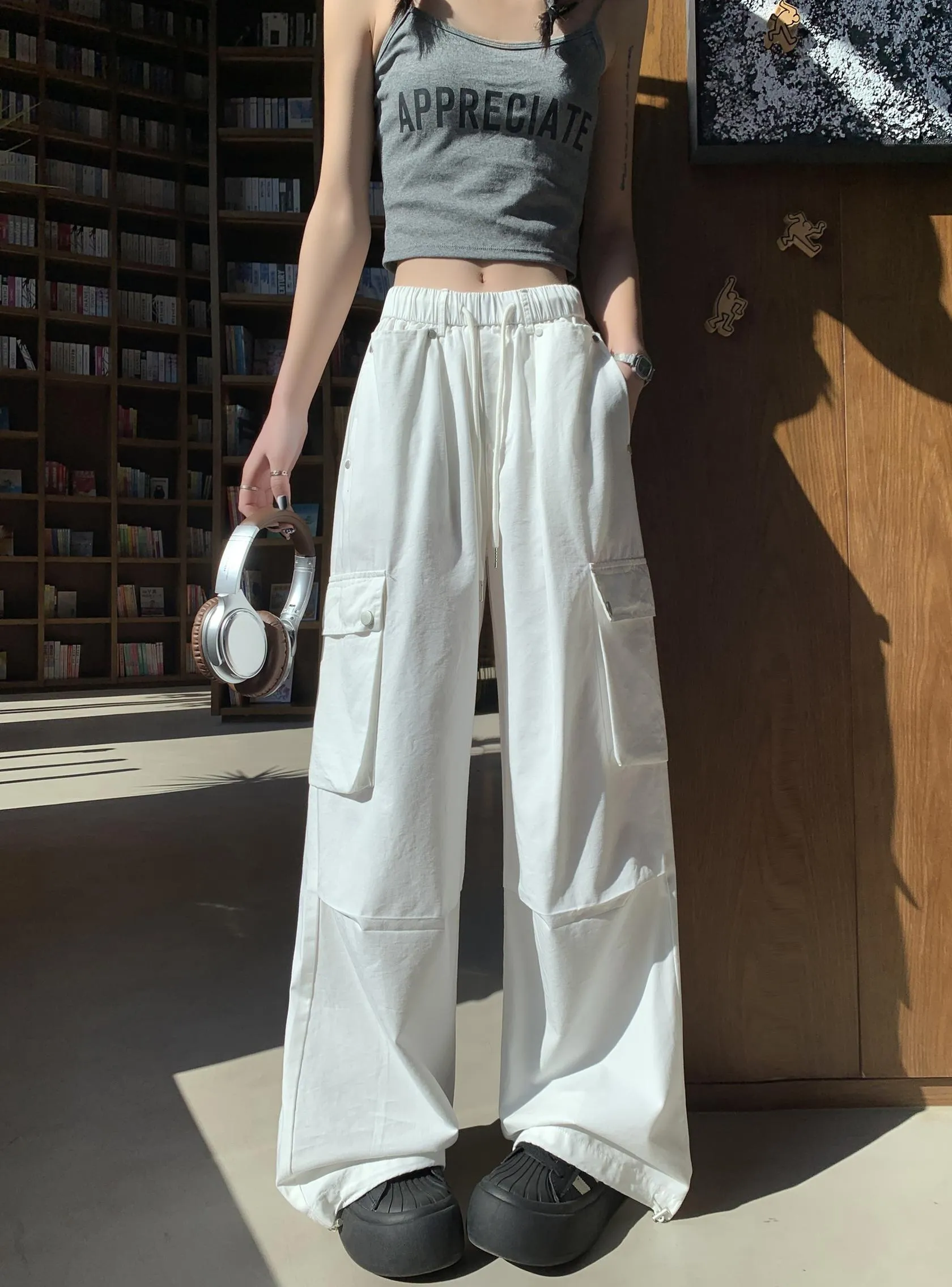 Stylish Solid Wide-Leg Cargo Pant for a Chic High-Street Look