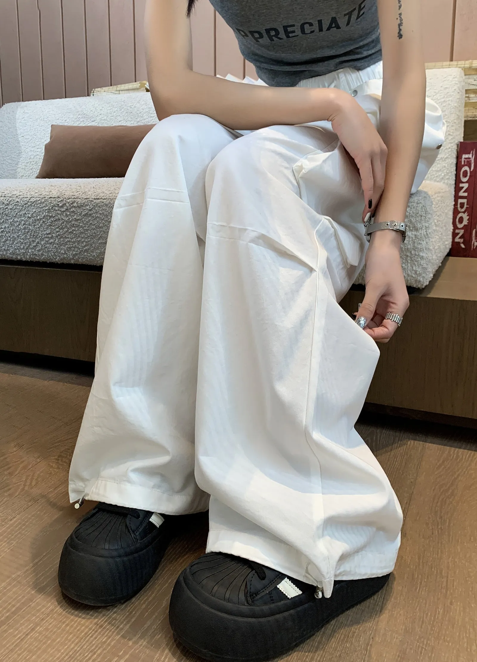 Stylish Solid Wide-Leg Cargo Pant for a Chic High-Street Look
