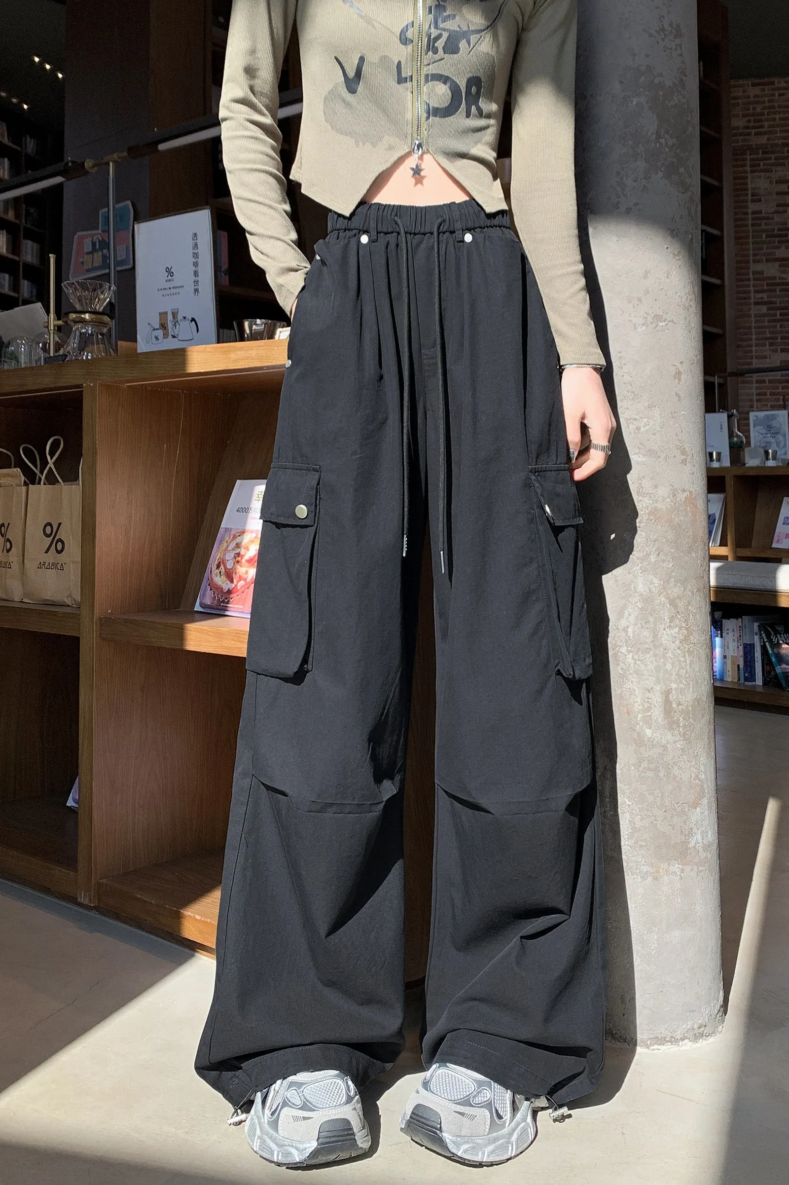 Stylish Solid Wide-Leg Cargo Pant for a Chic High-Street Look