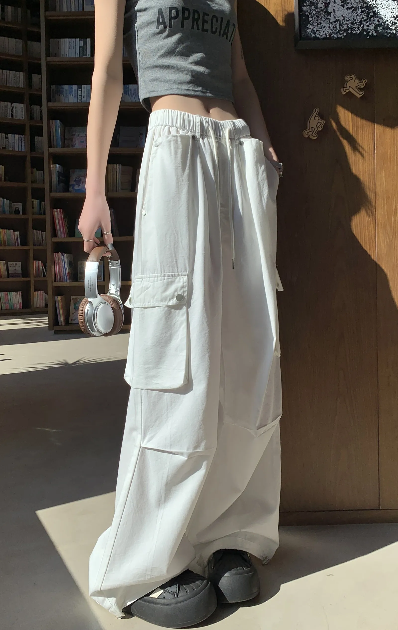 Stylish Solid Wide-Leg Cargo Pant for a Chic High-Street Look