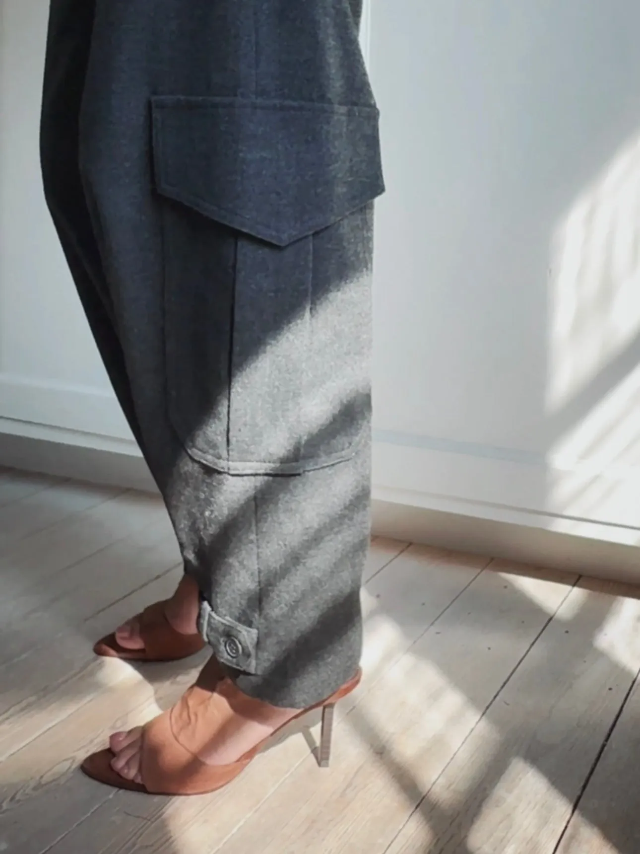 SUIT CARGO PANTS WITH DETAILS - GREY
