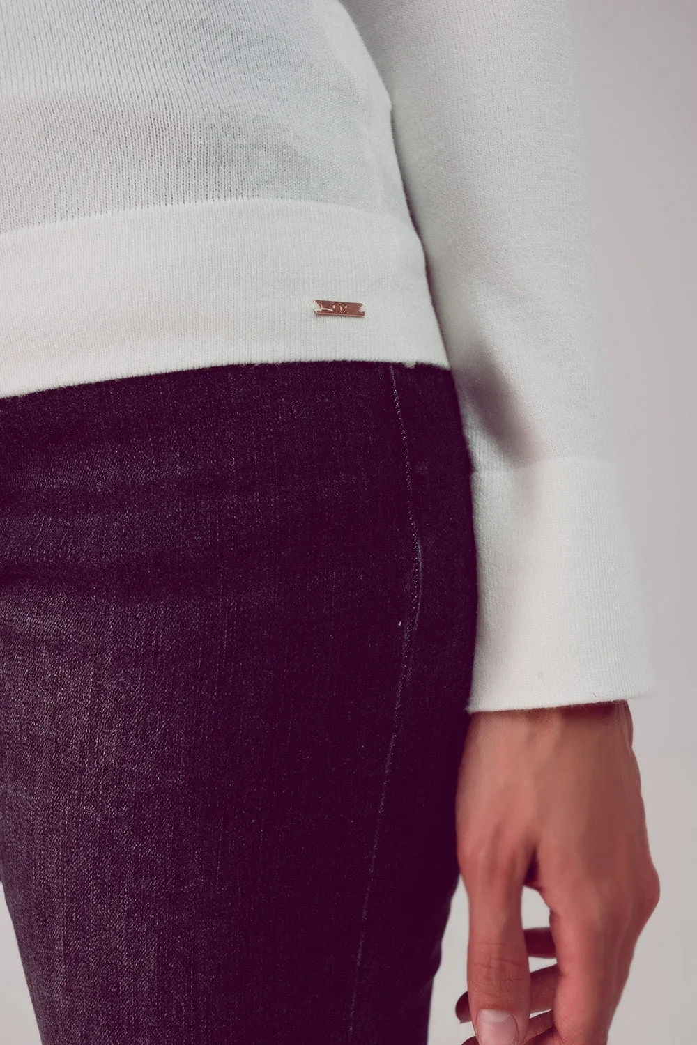 V neck fine knit jumper in cream