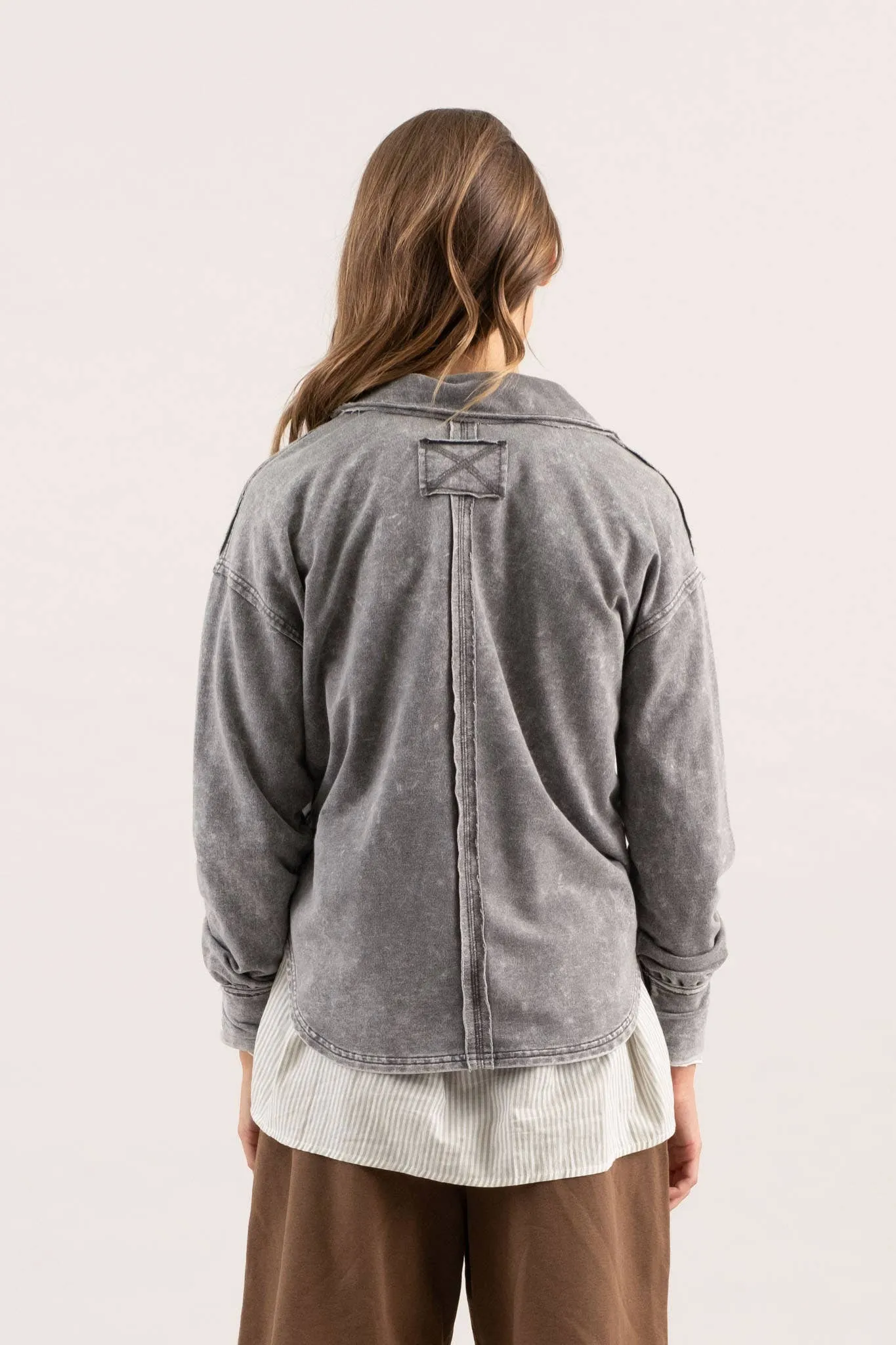 WASHED COLLARED LONG SLEEVE KNIT TOP