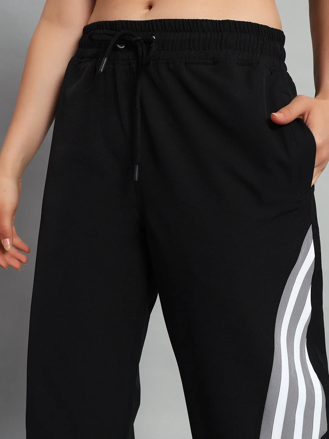Women's Nitro Relaxed Fit Cargo Pants (Black)